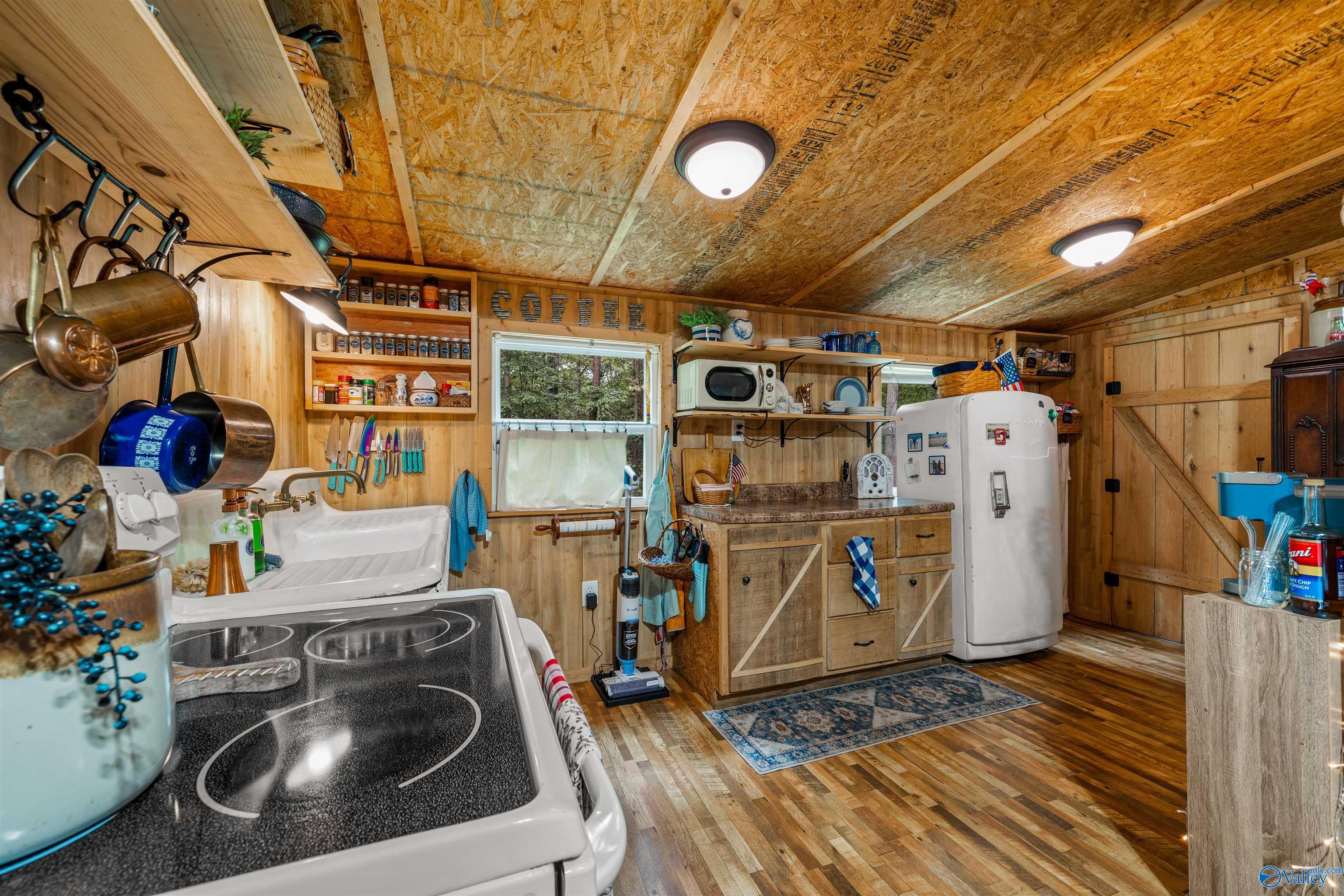 4467 East River Road