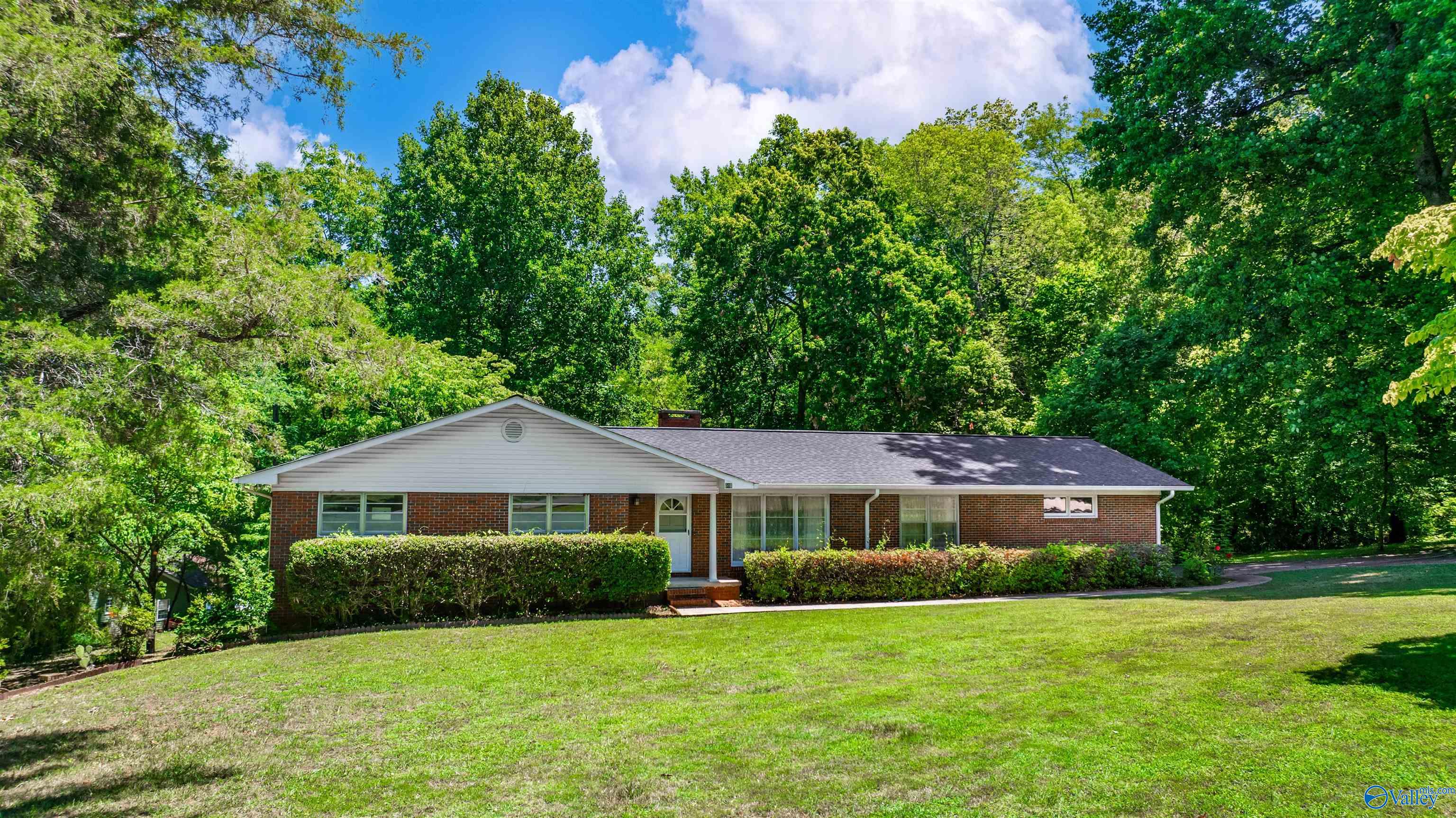 501 Leath Drive NE