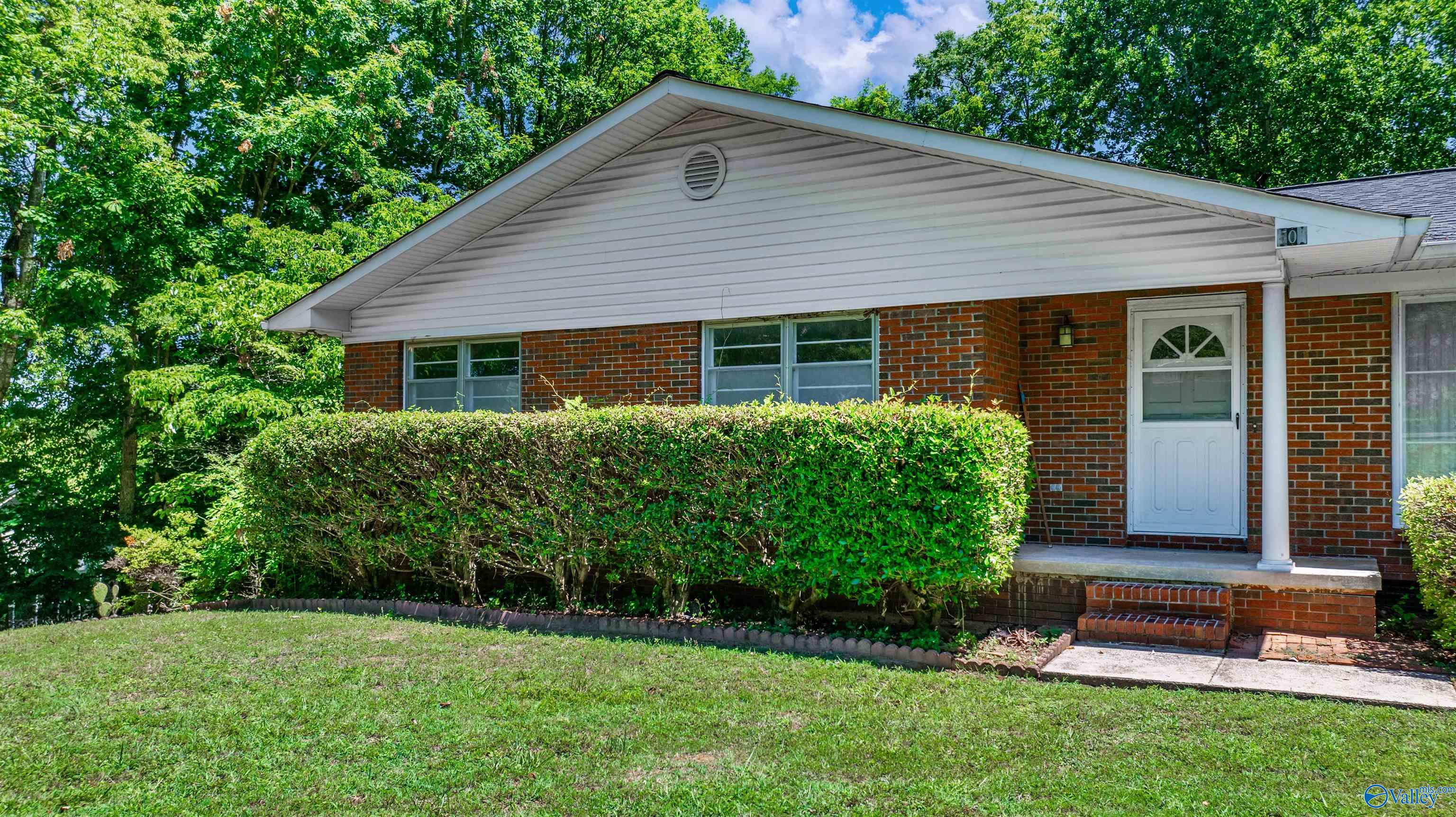 501 Leath Drive NE