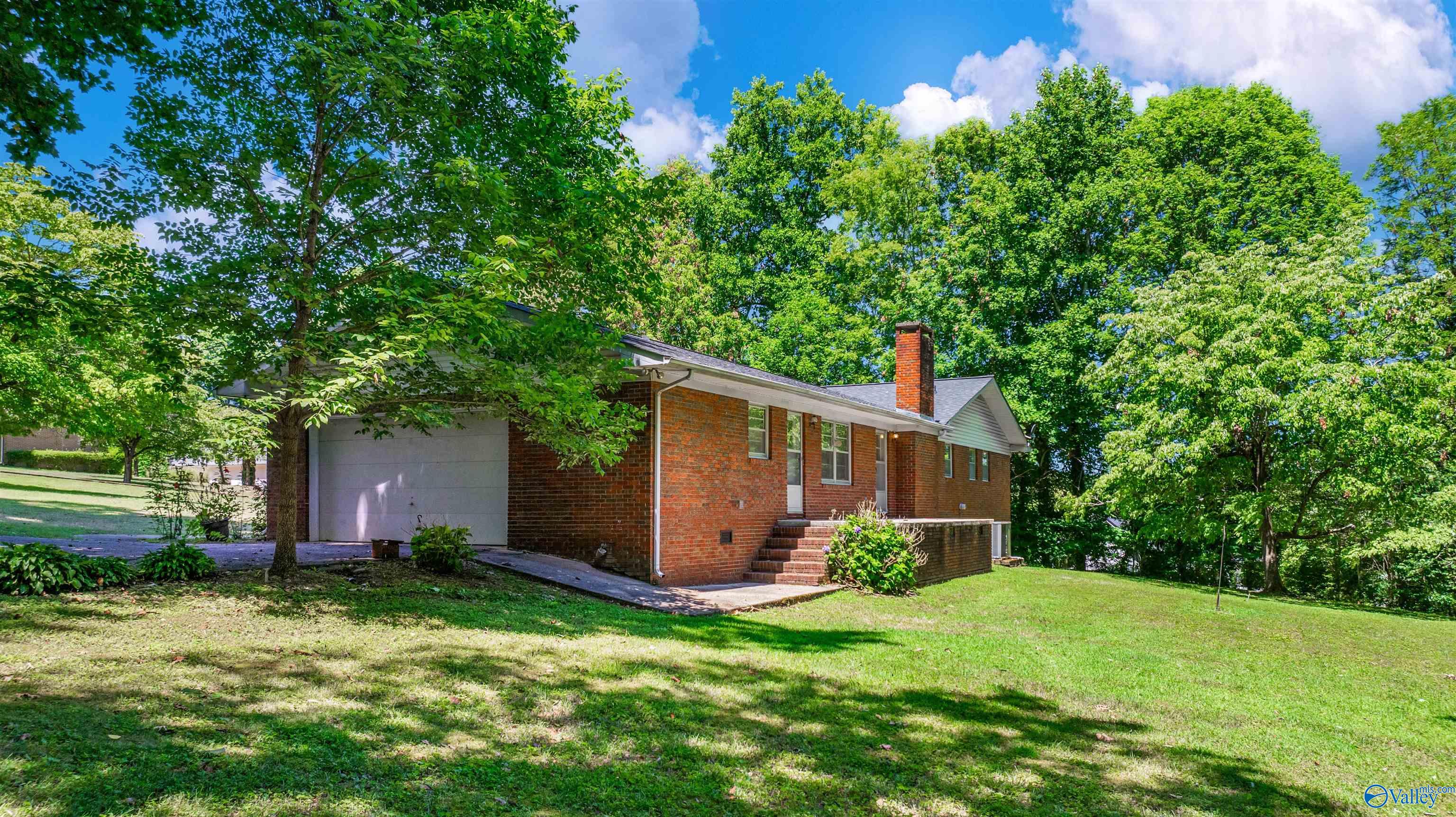 501 Leath Drive NE