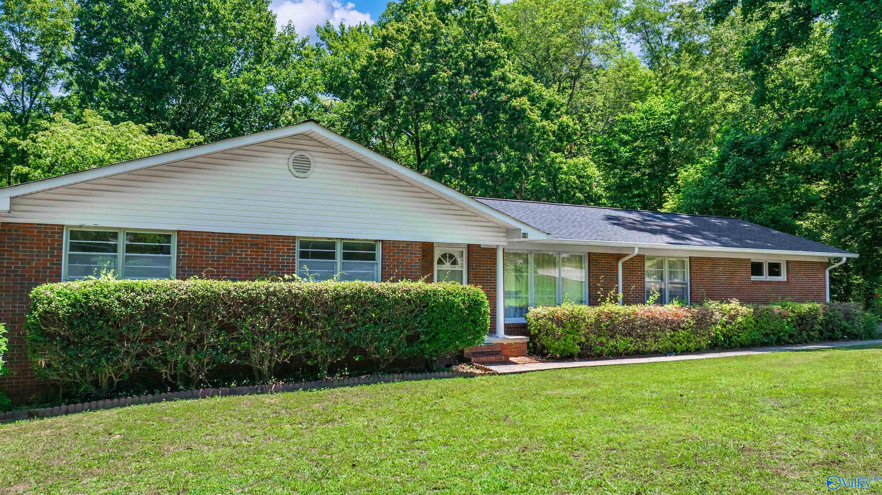 501 Leath Drive NE