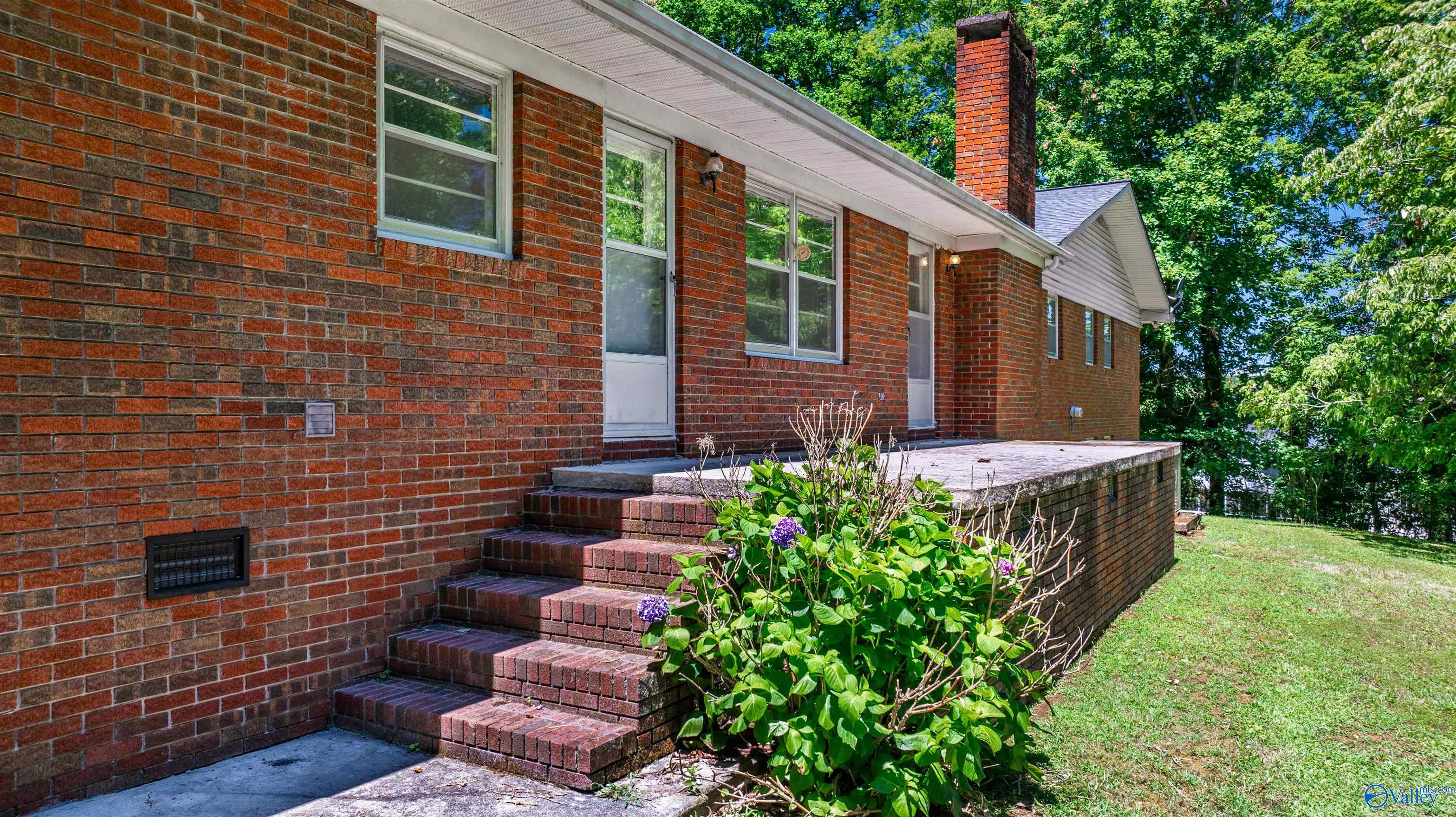 501 Leath Drive NE
