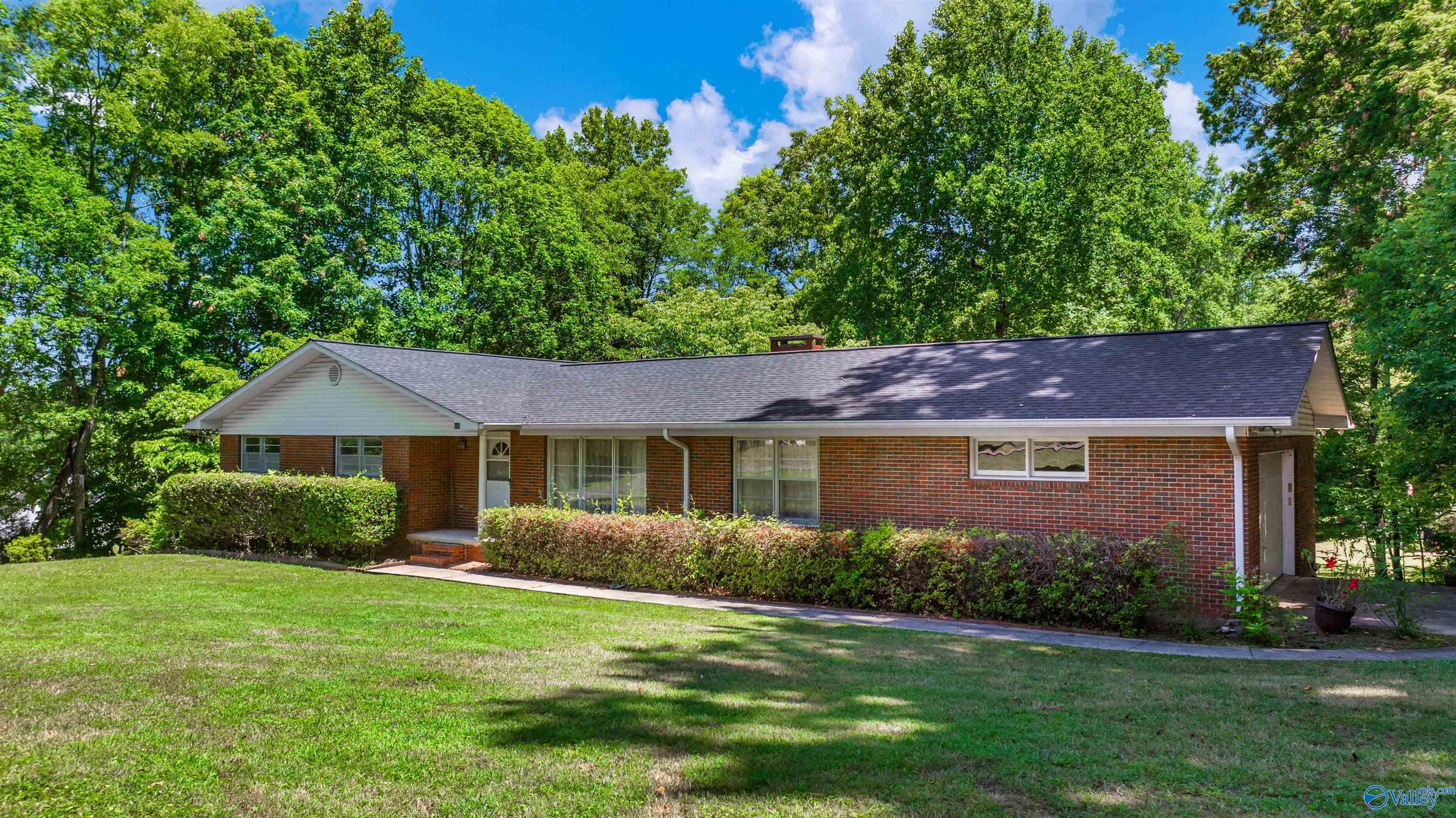 501 Leath Drive NE