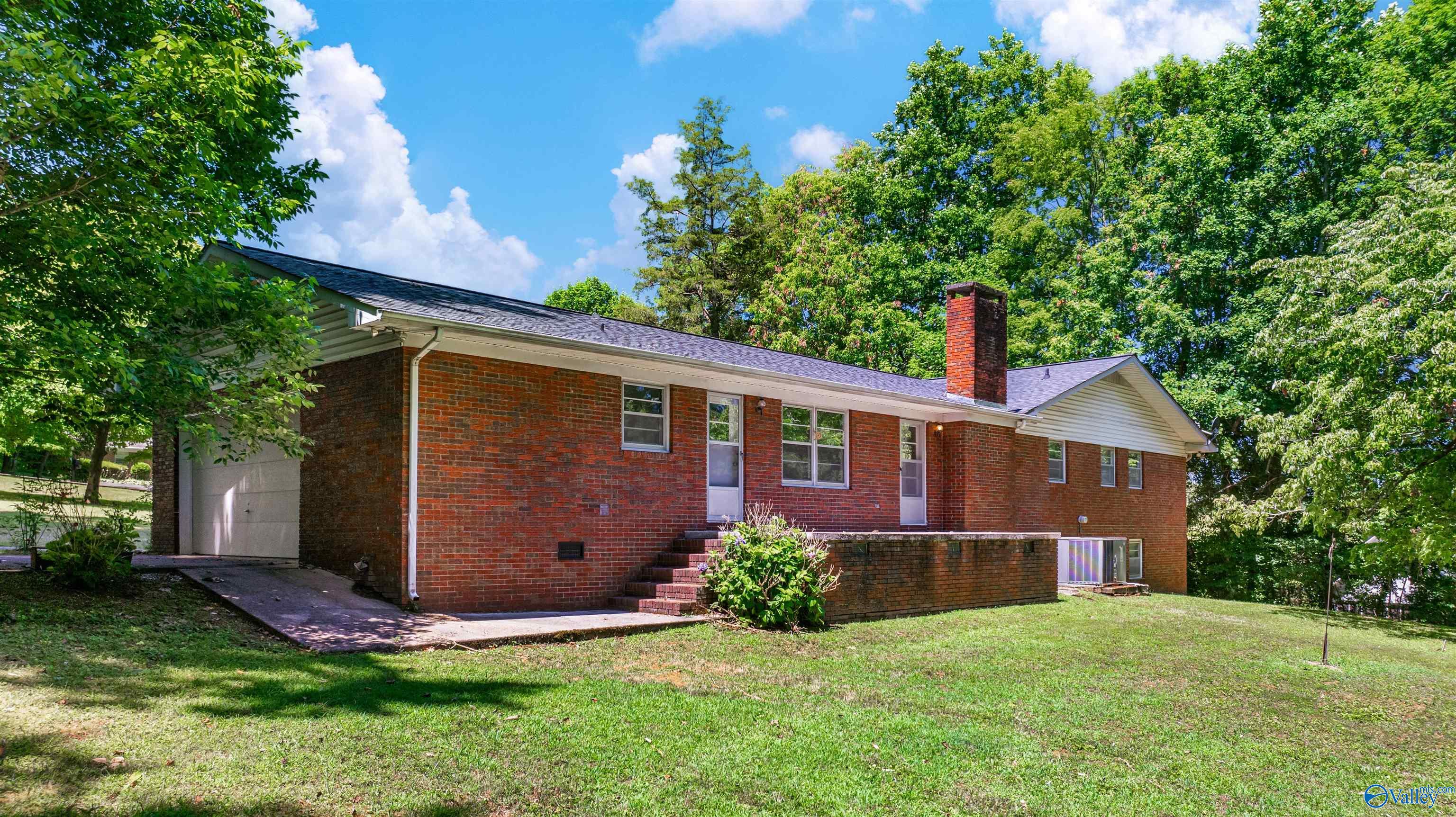501 Leath Drive NE
