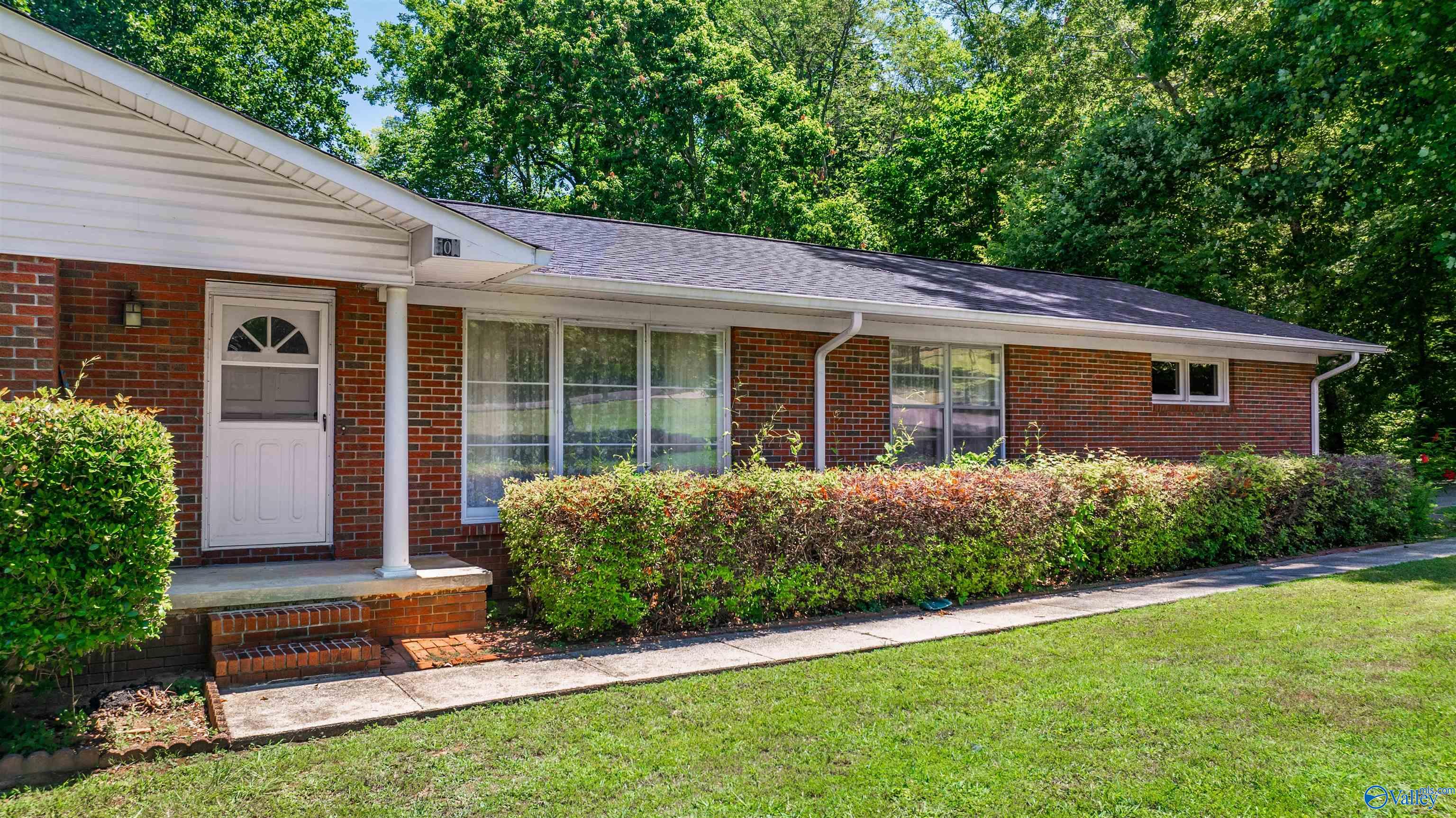 501 Leath Drive NE