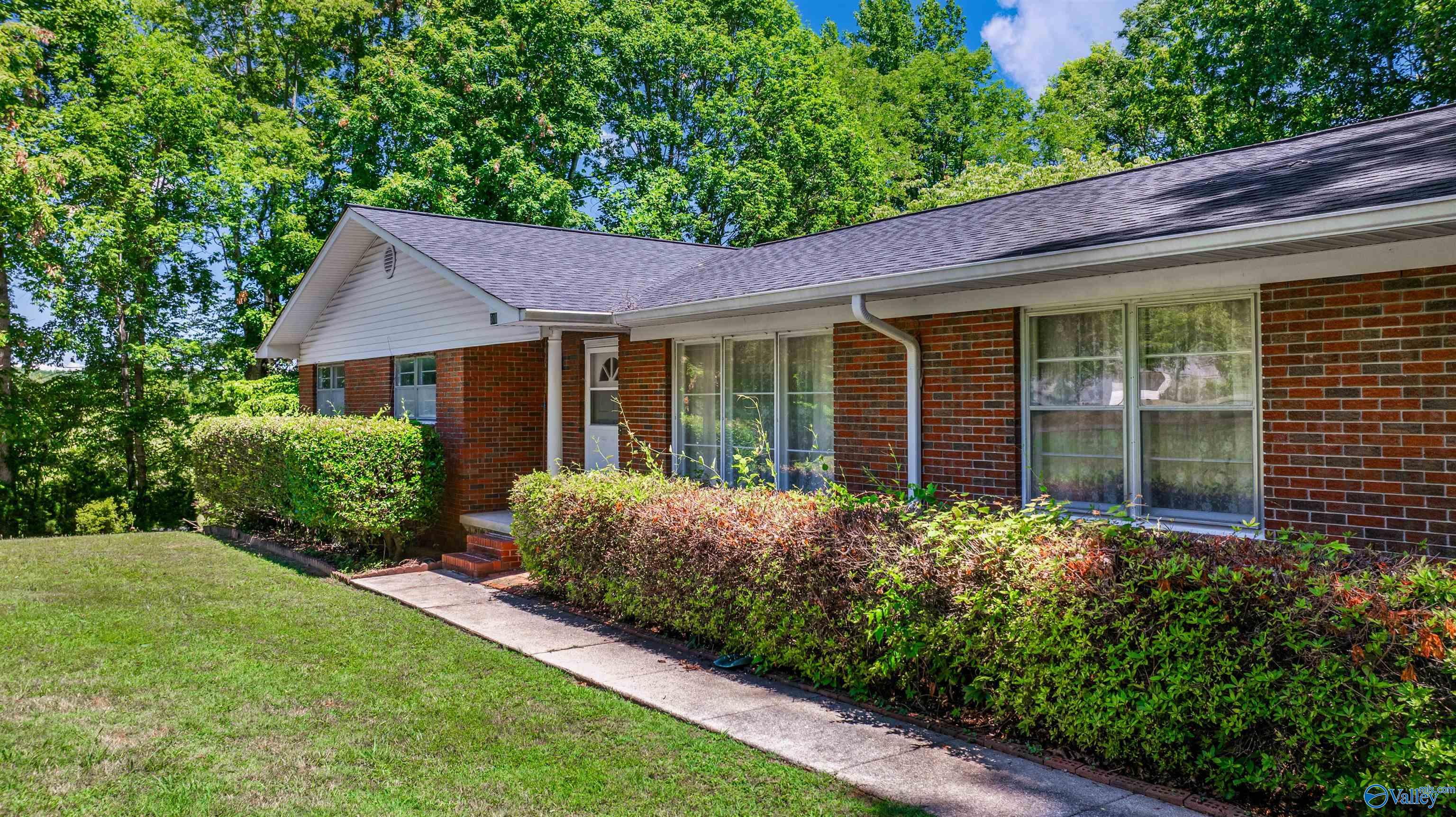 501 Leath Drive NE