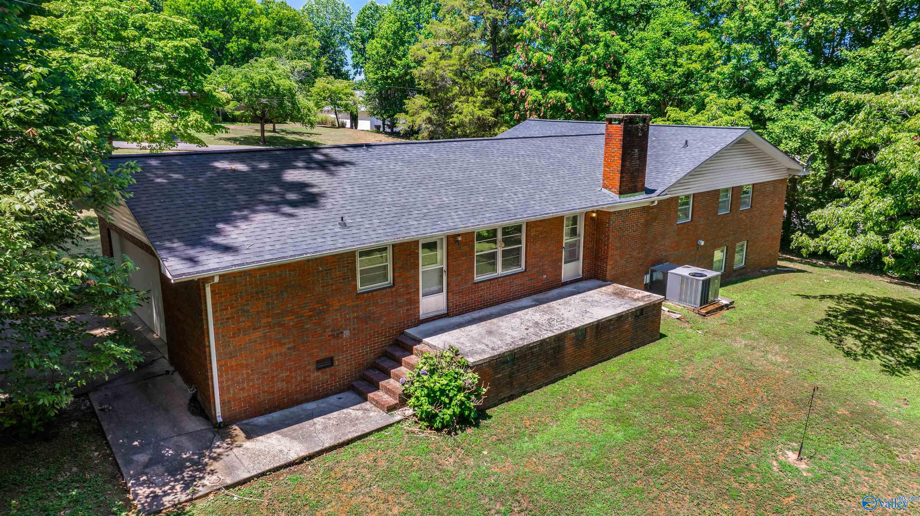 501 Leath Drive NE