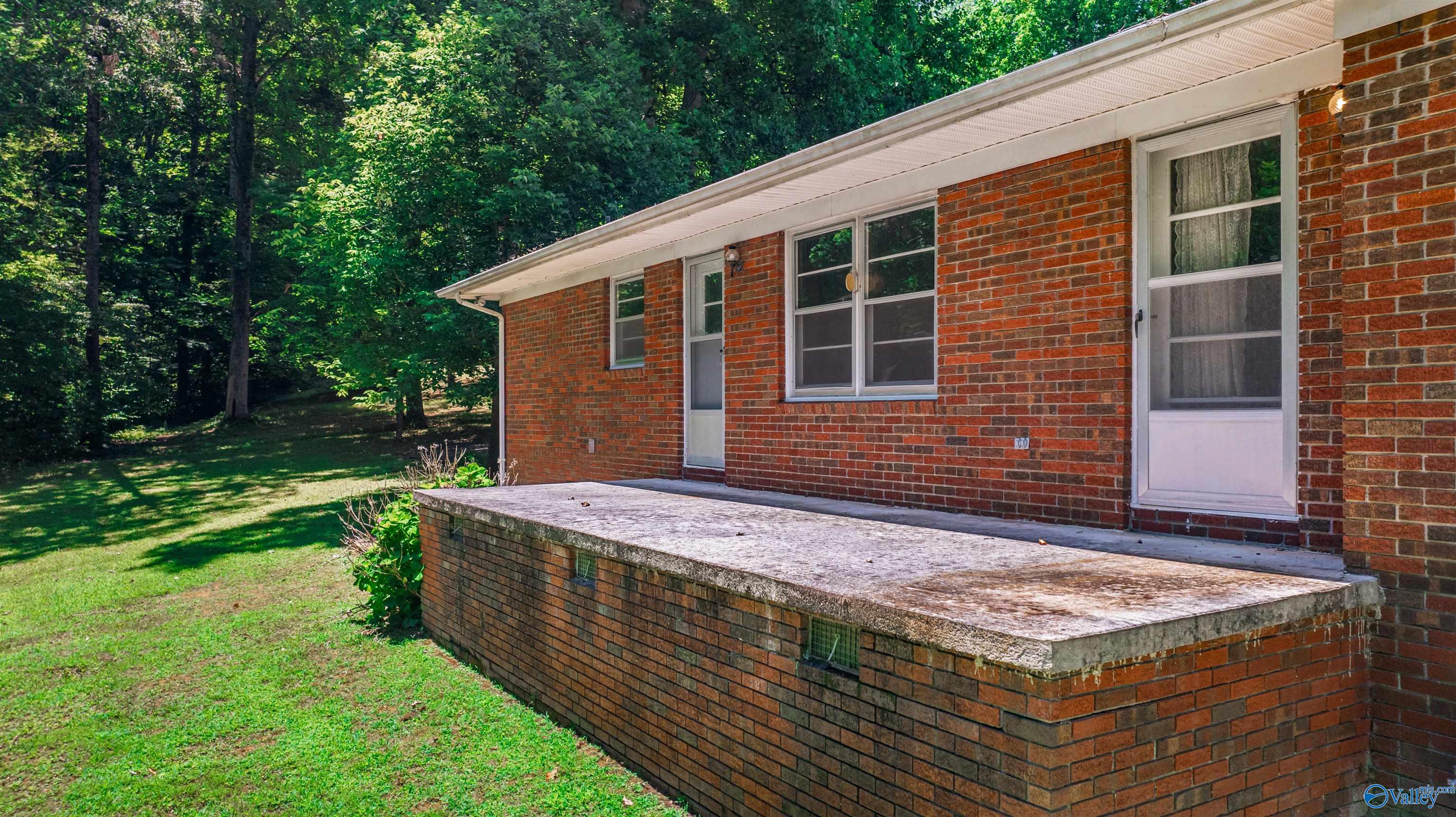 501 Leath Drive NE