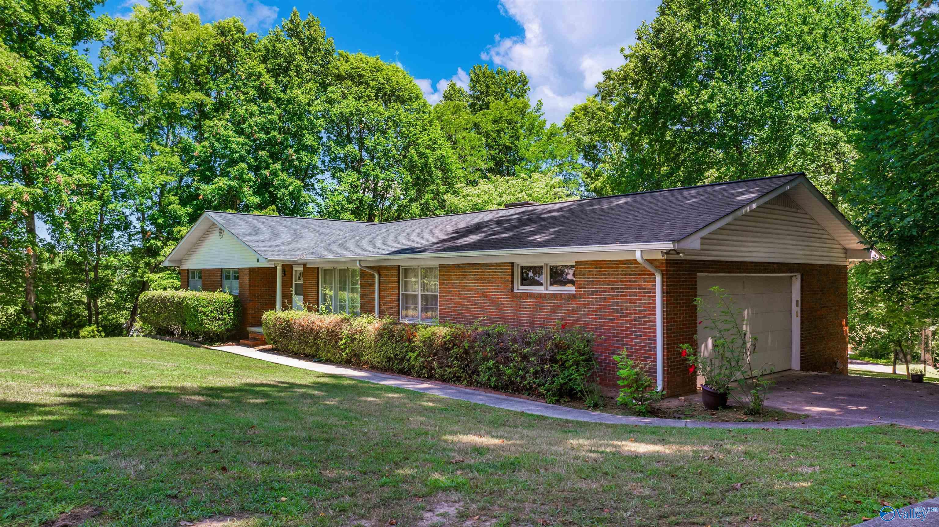 501 Leath Drive NE