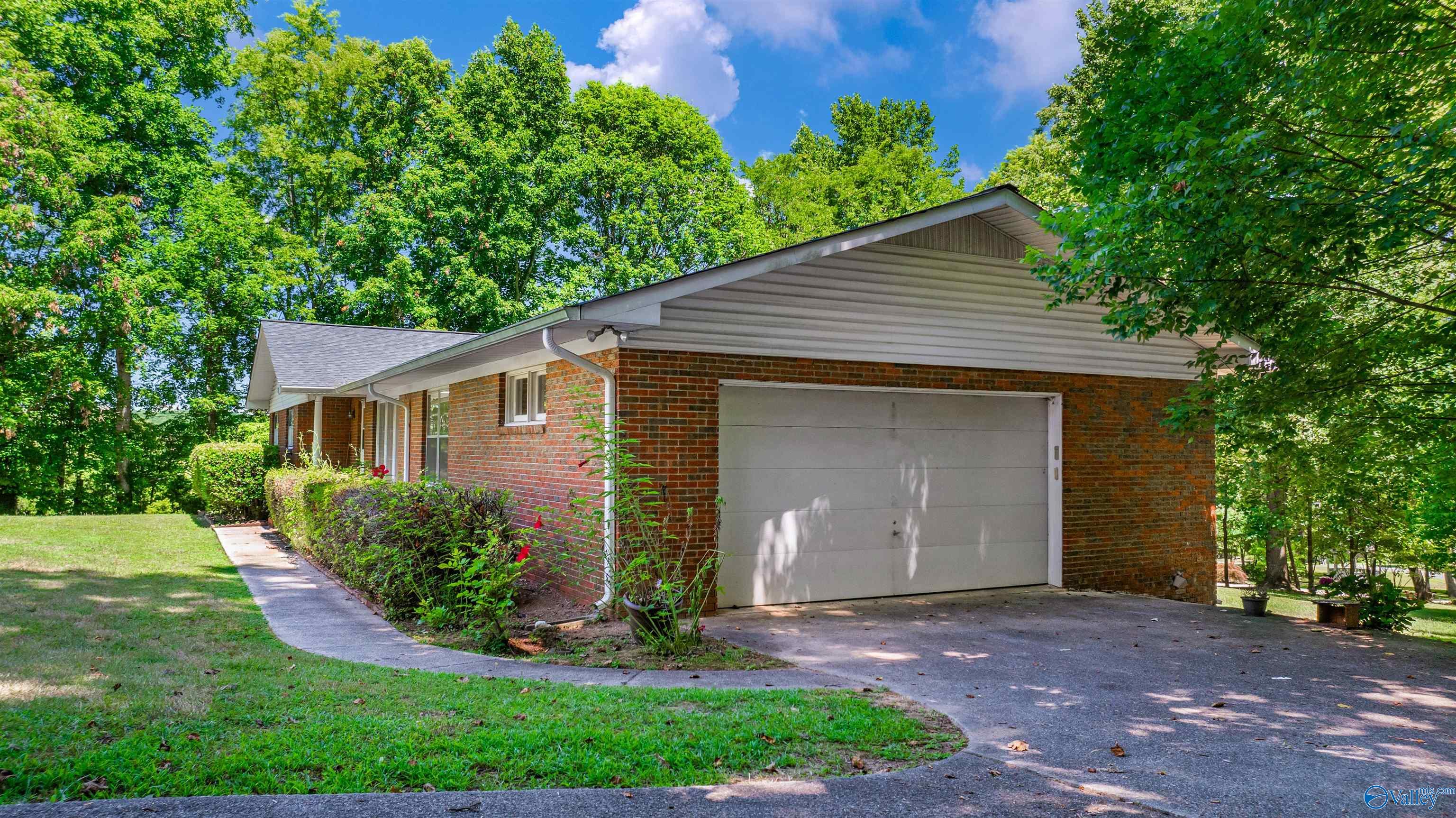 501 Leath Drive NE