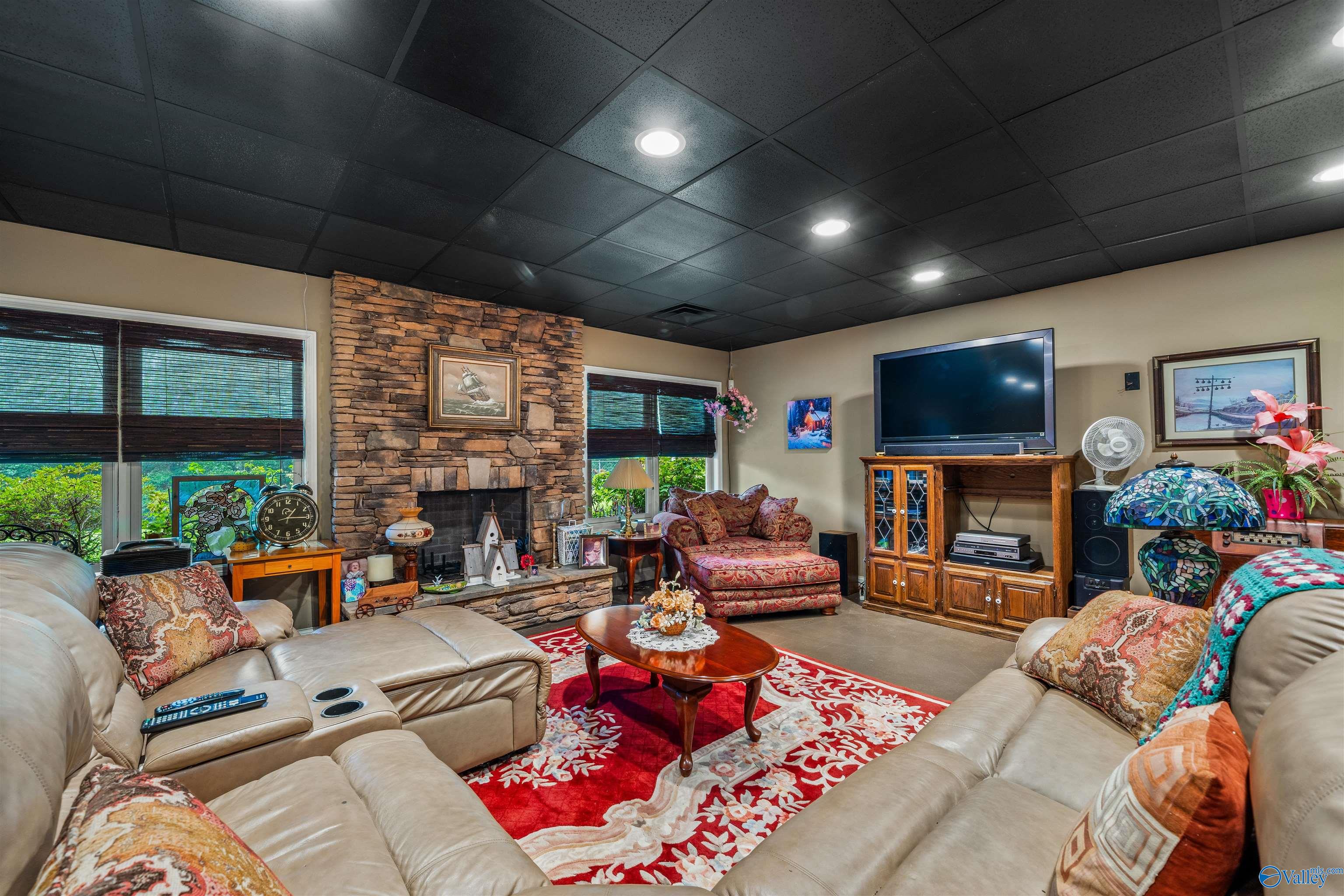 412 County Road 1027