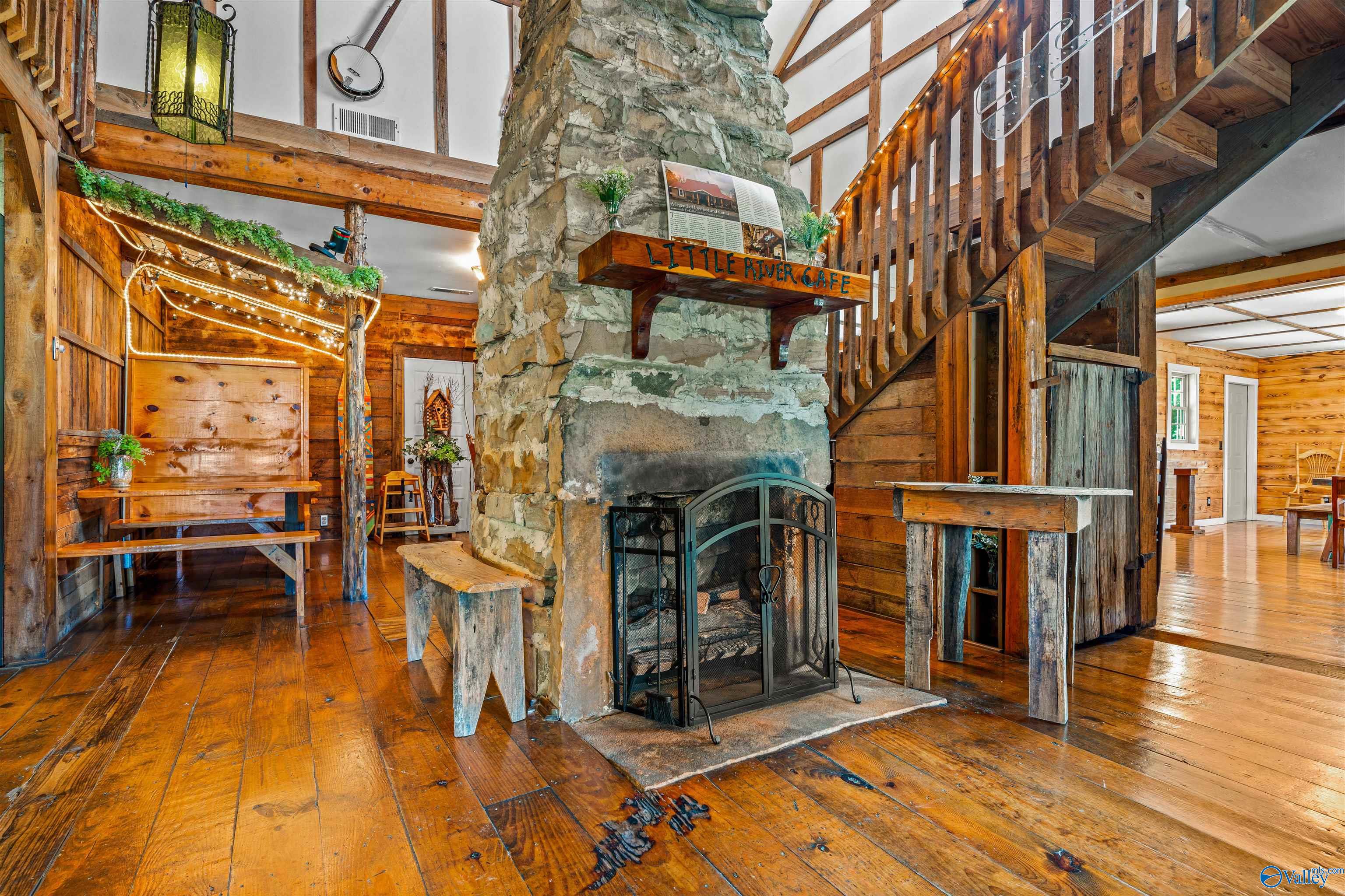 4608 Desoto Parkway N