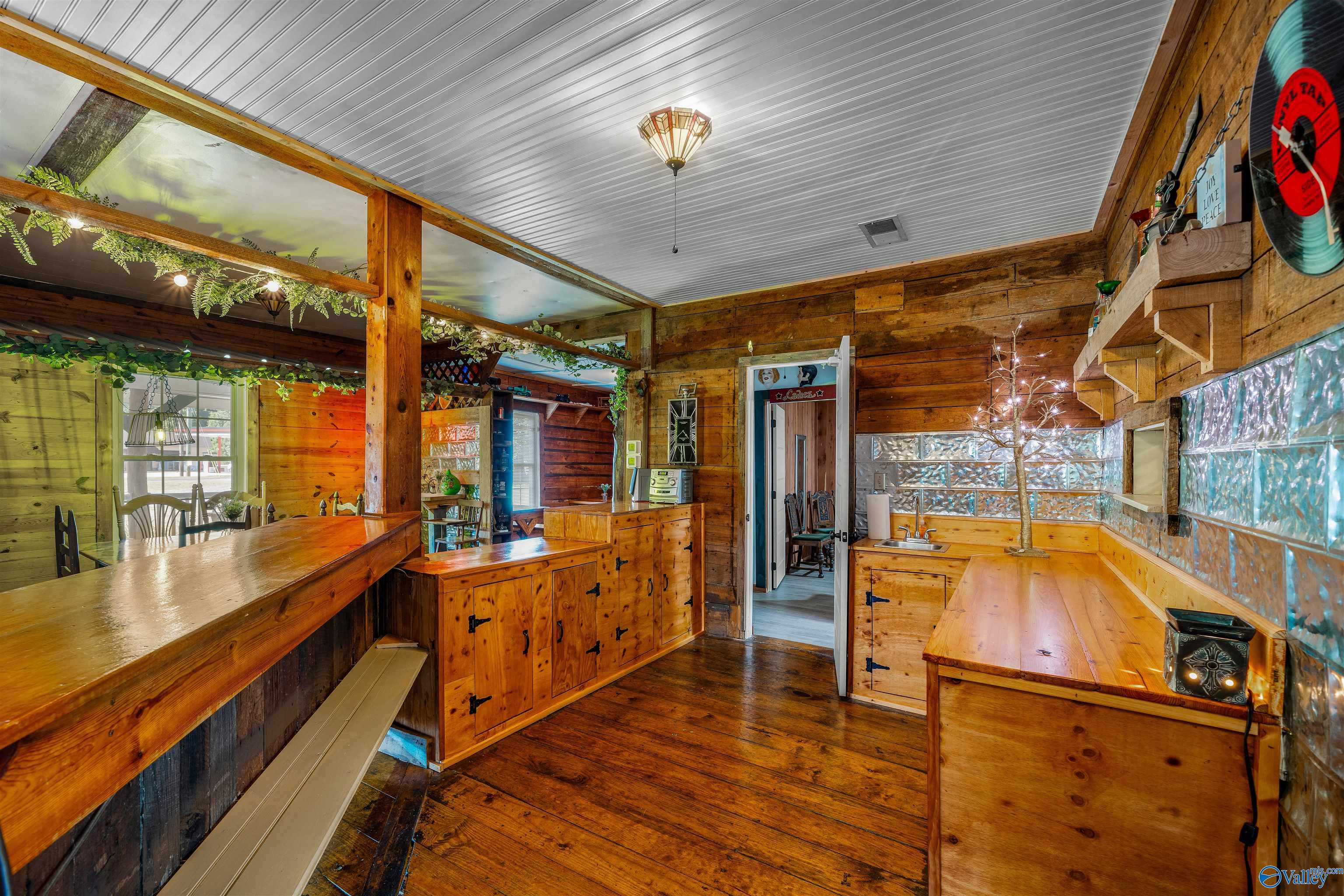 4608 Desoto Parkway N