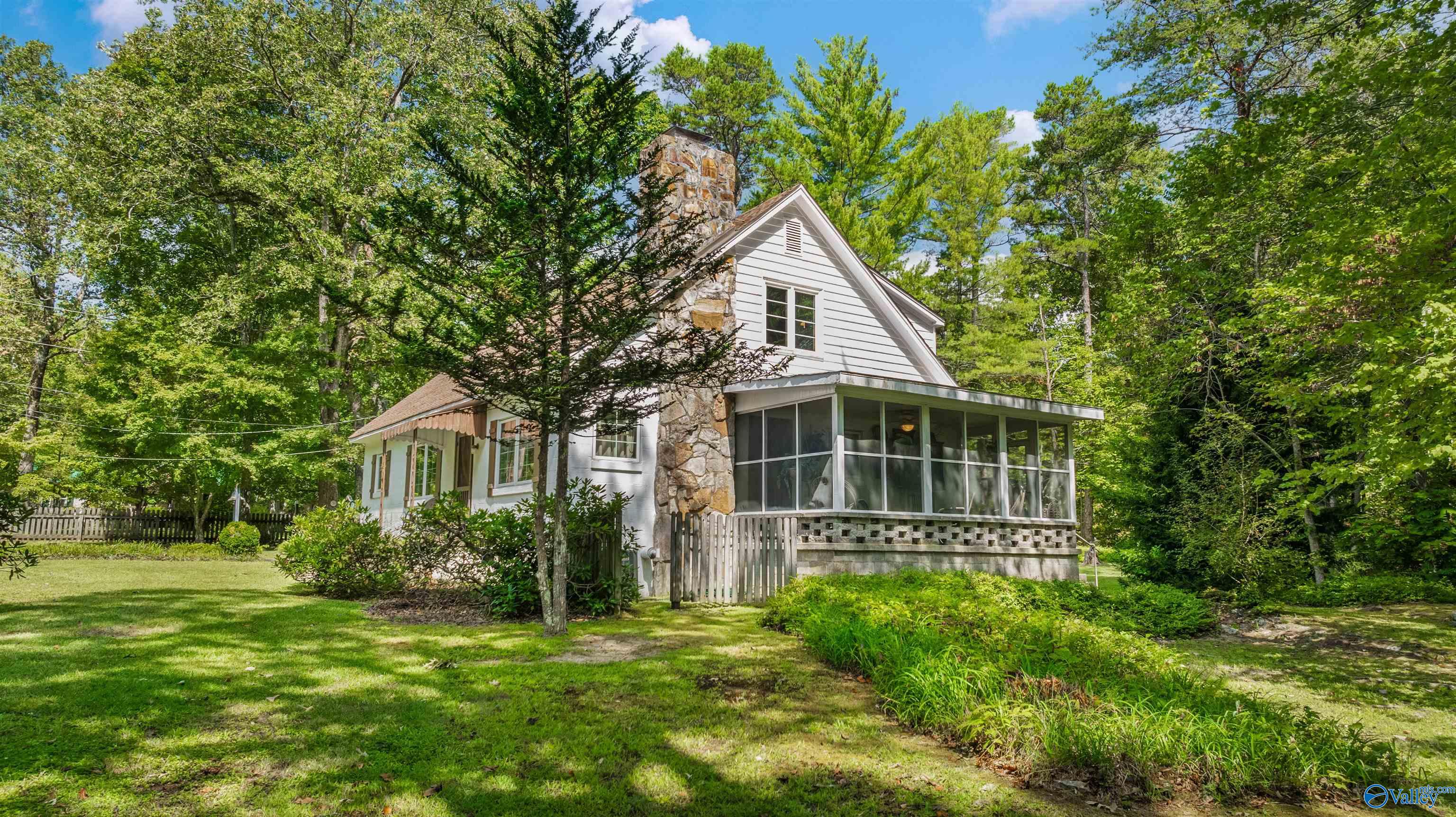 17 Huron Street