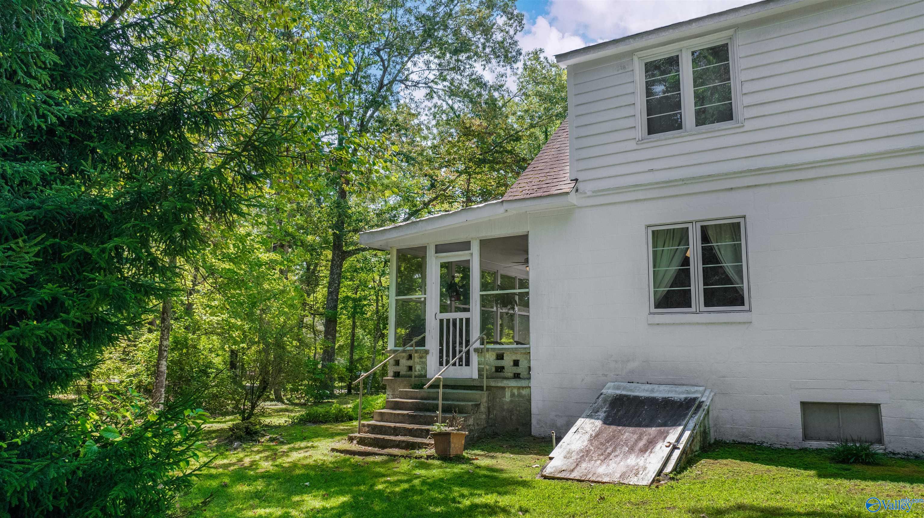 17 Huron Street