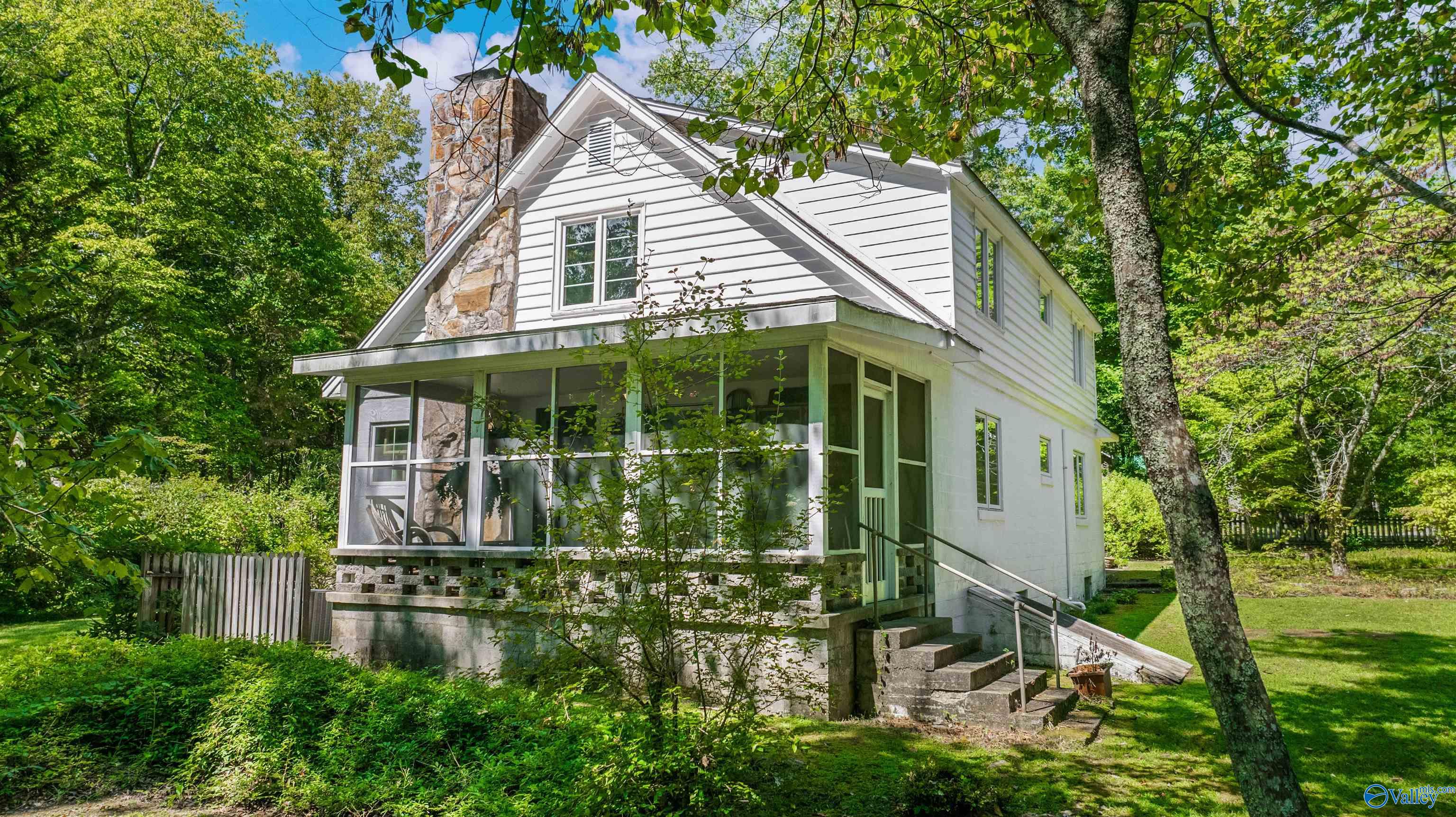17 Huron Street