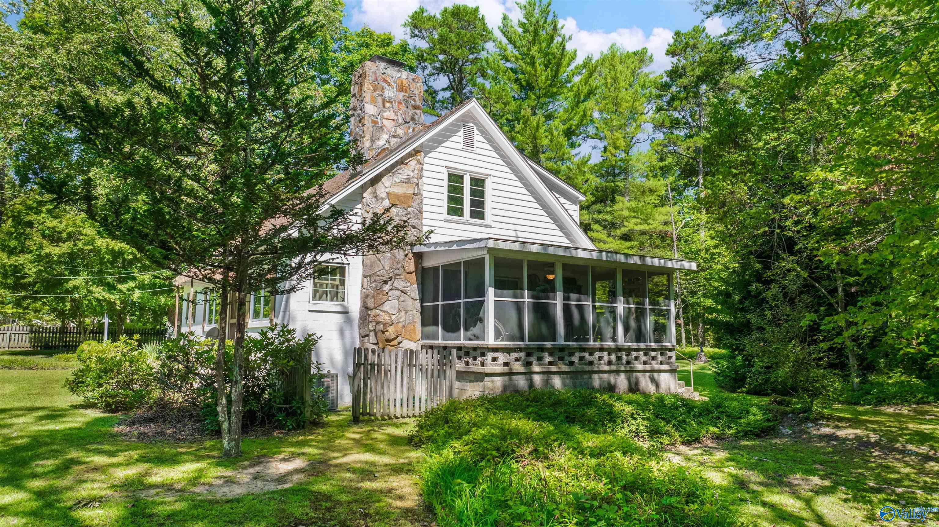 17 Huron Street