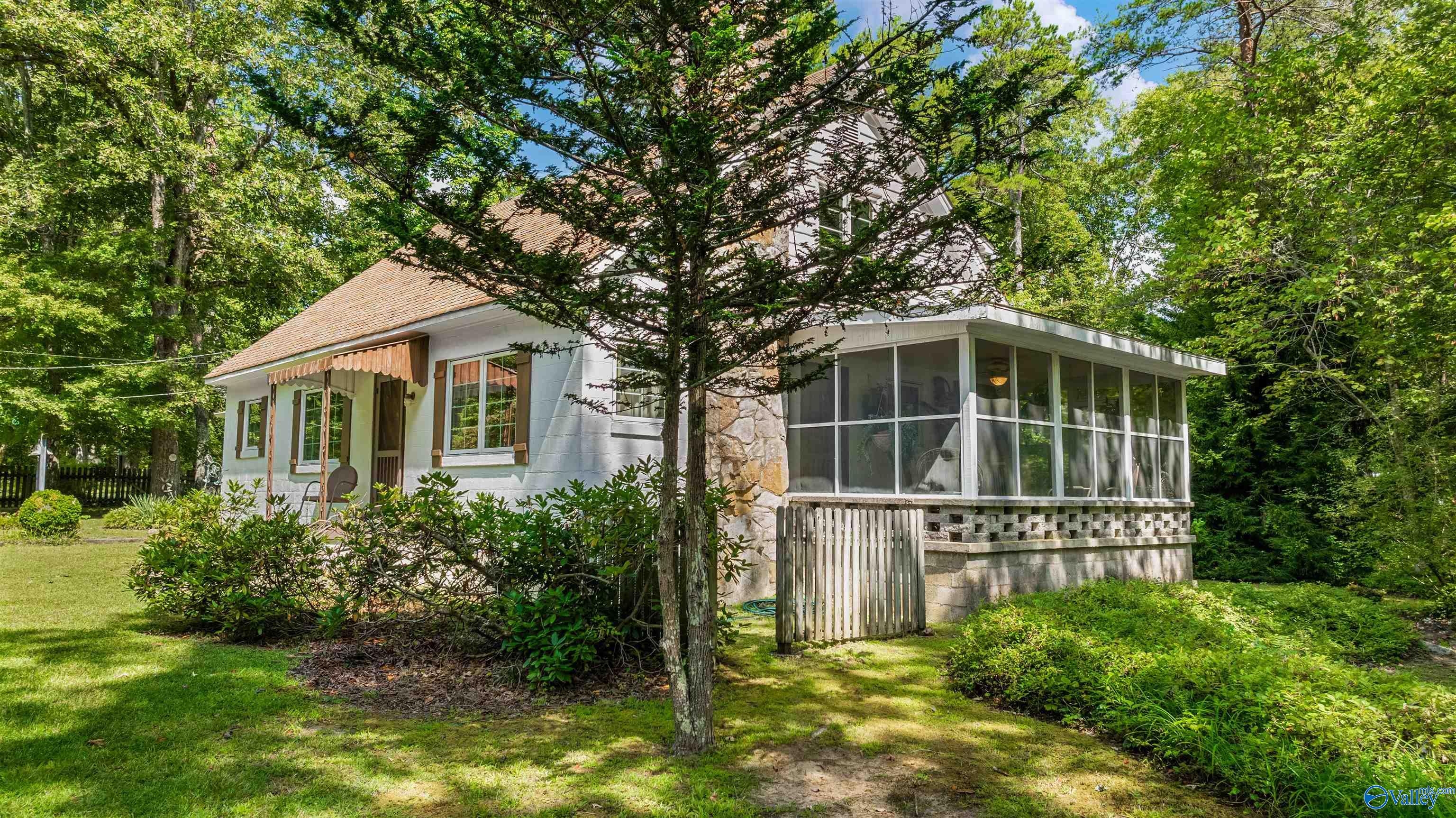 17 Huron Street