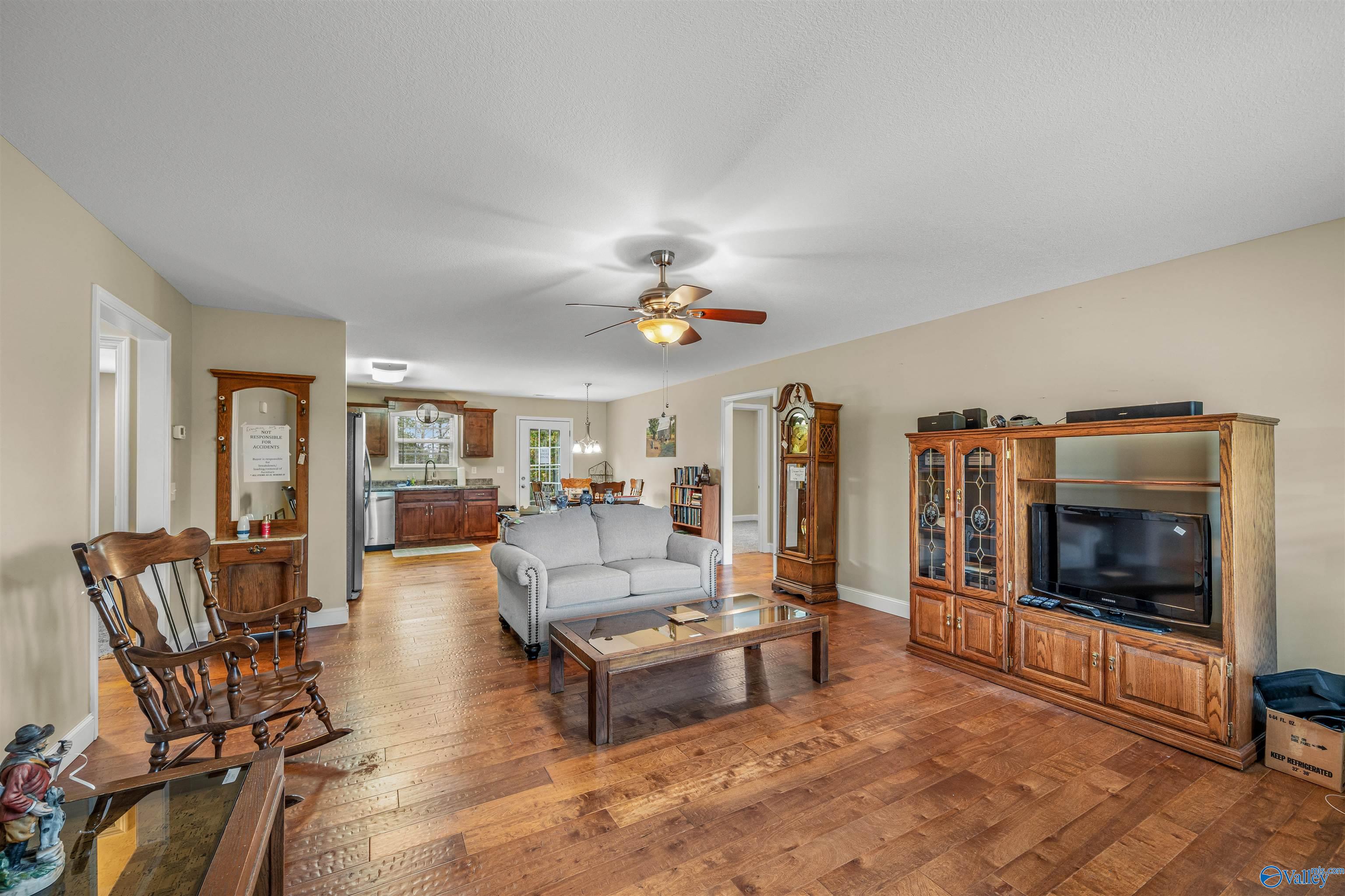 27 Michael Circle NE