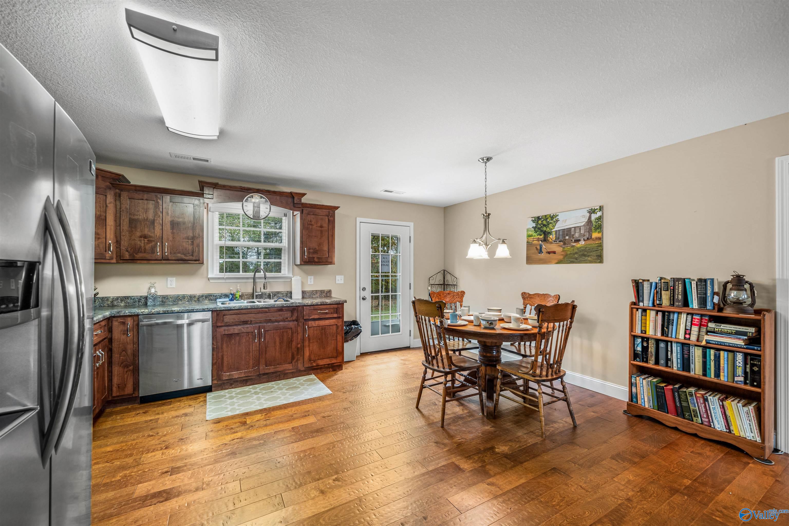 27 Michael Circle NE