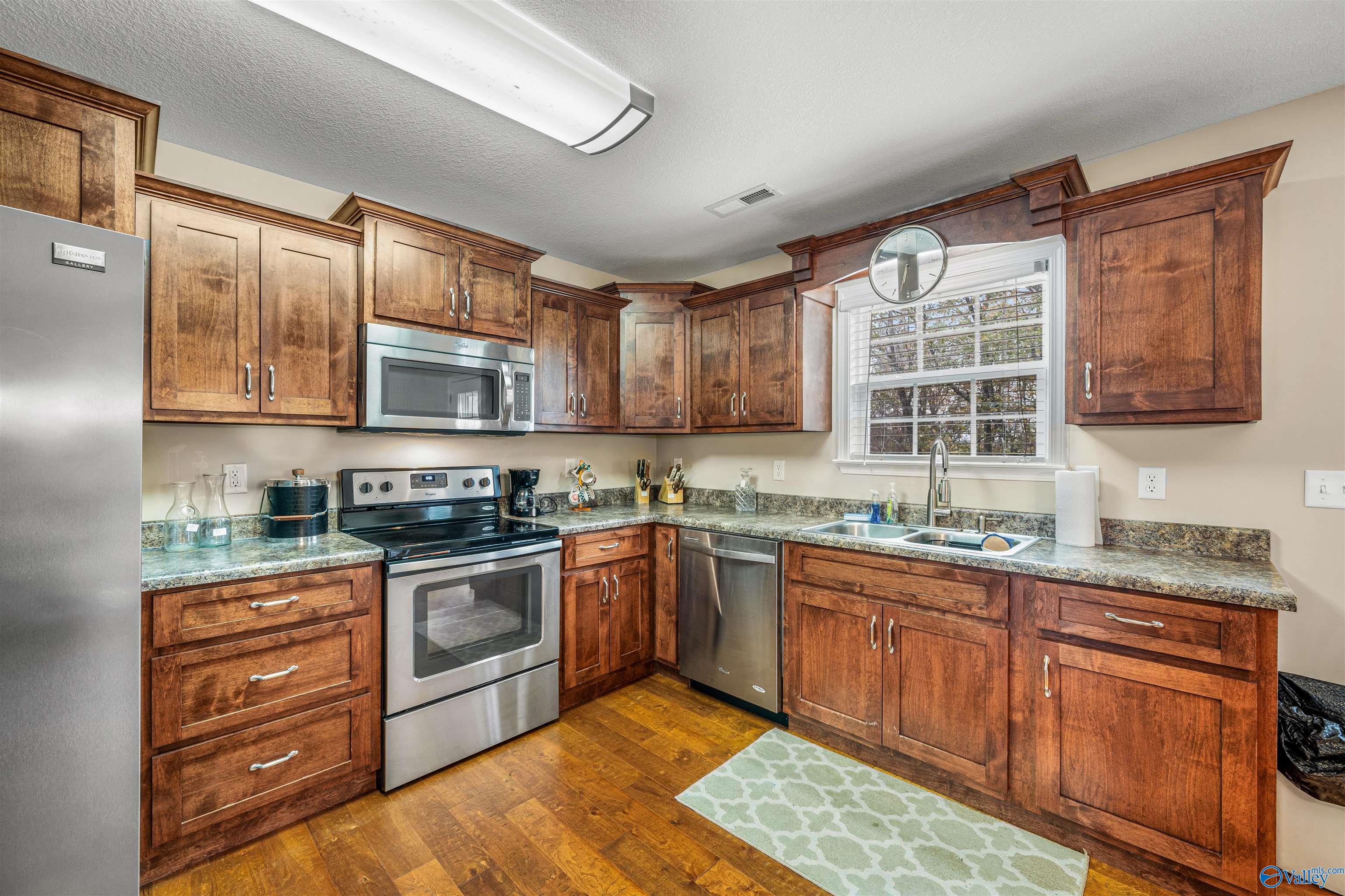 27 Michael Circle NE