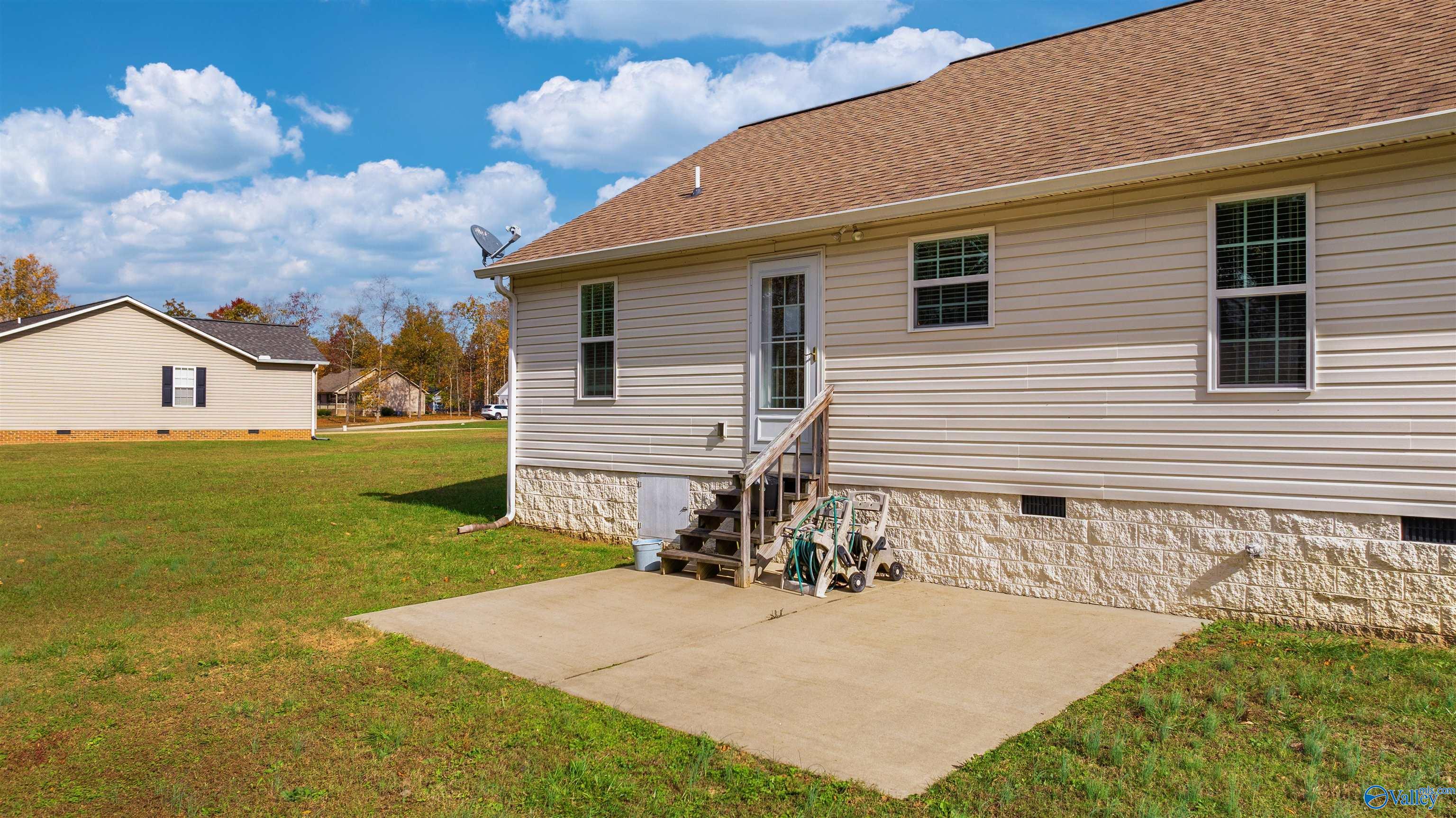 27 Michael Circle NE