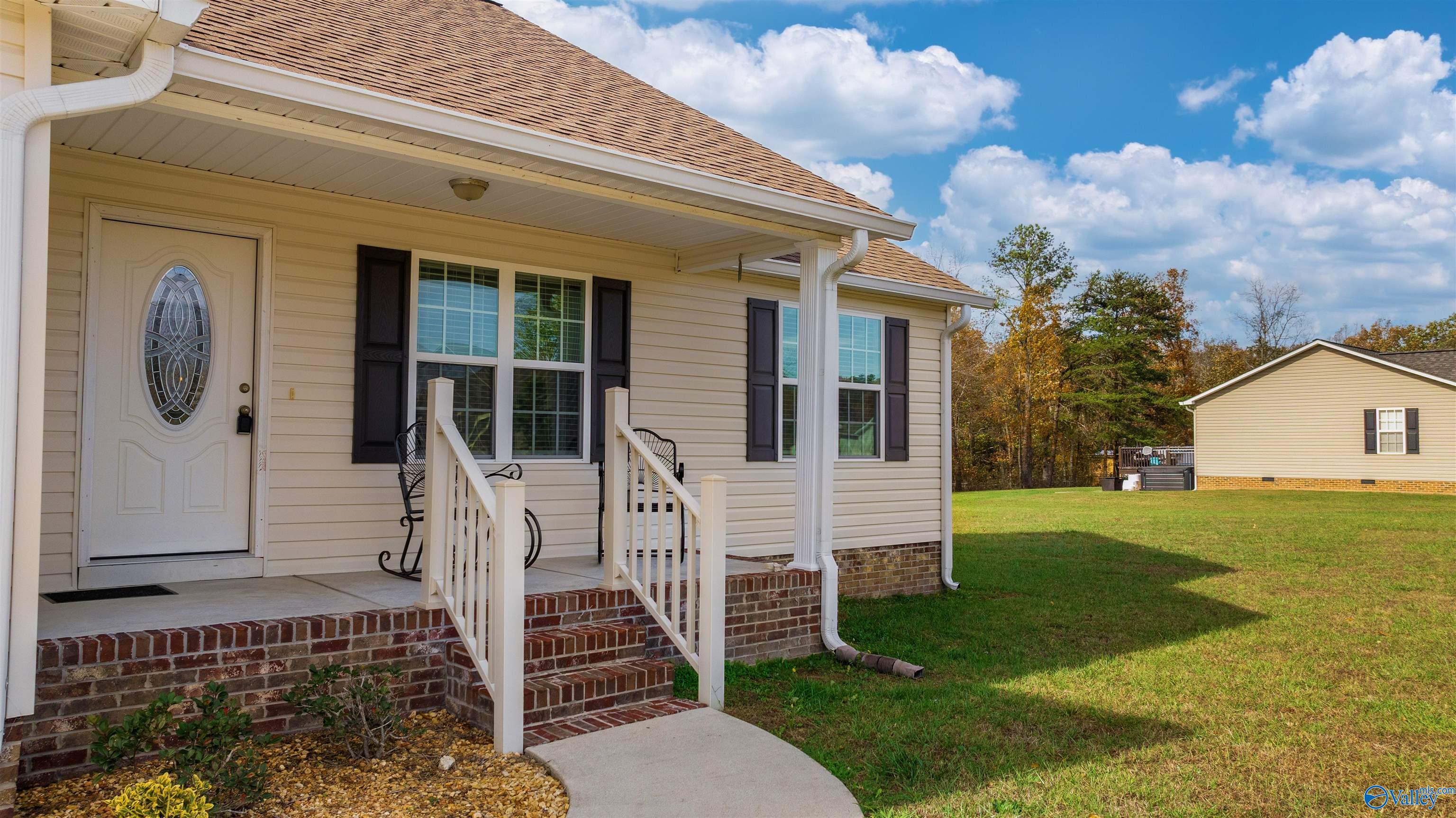 27 Michael Circle NE