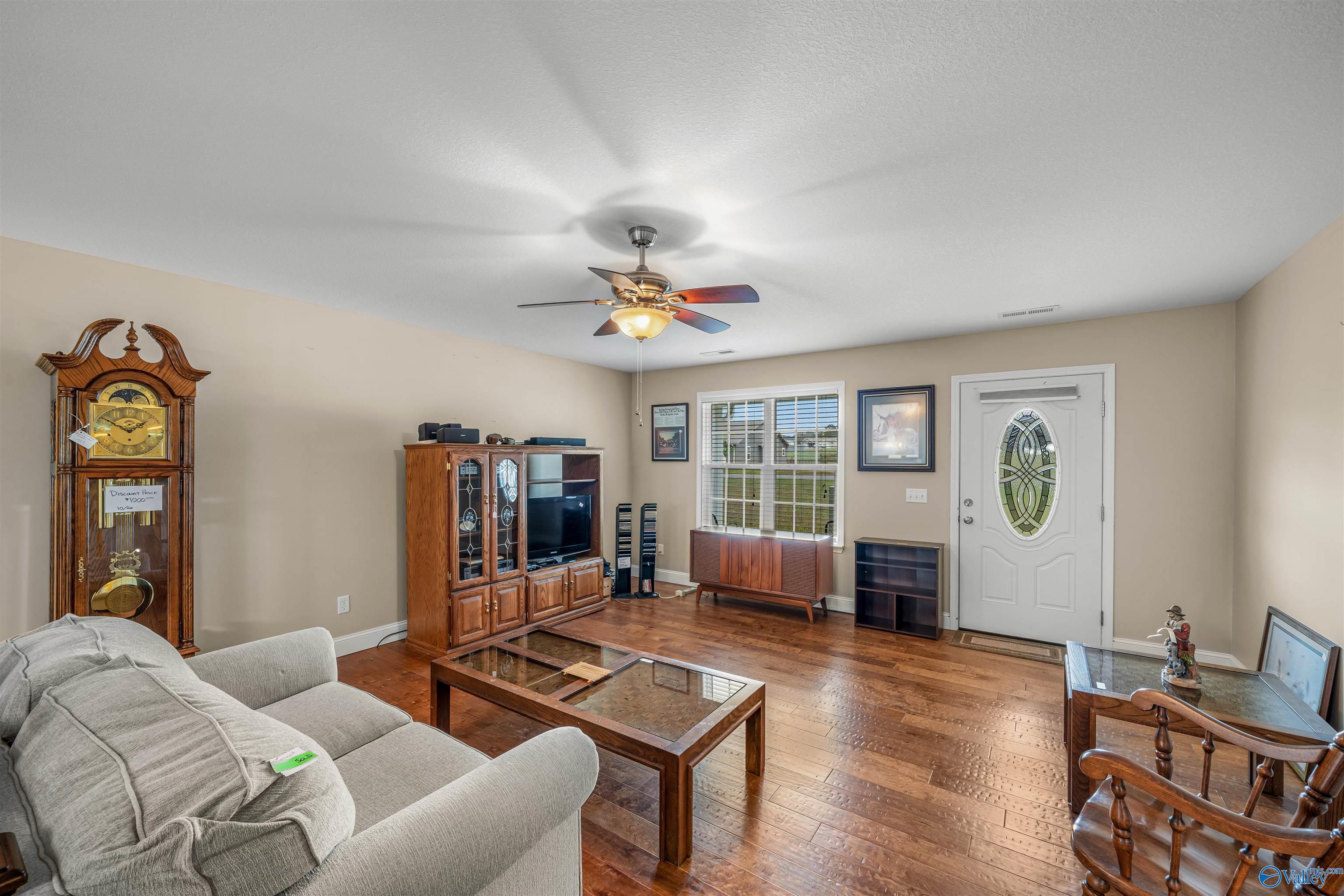 27 Michael Circle NE