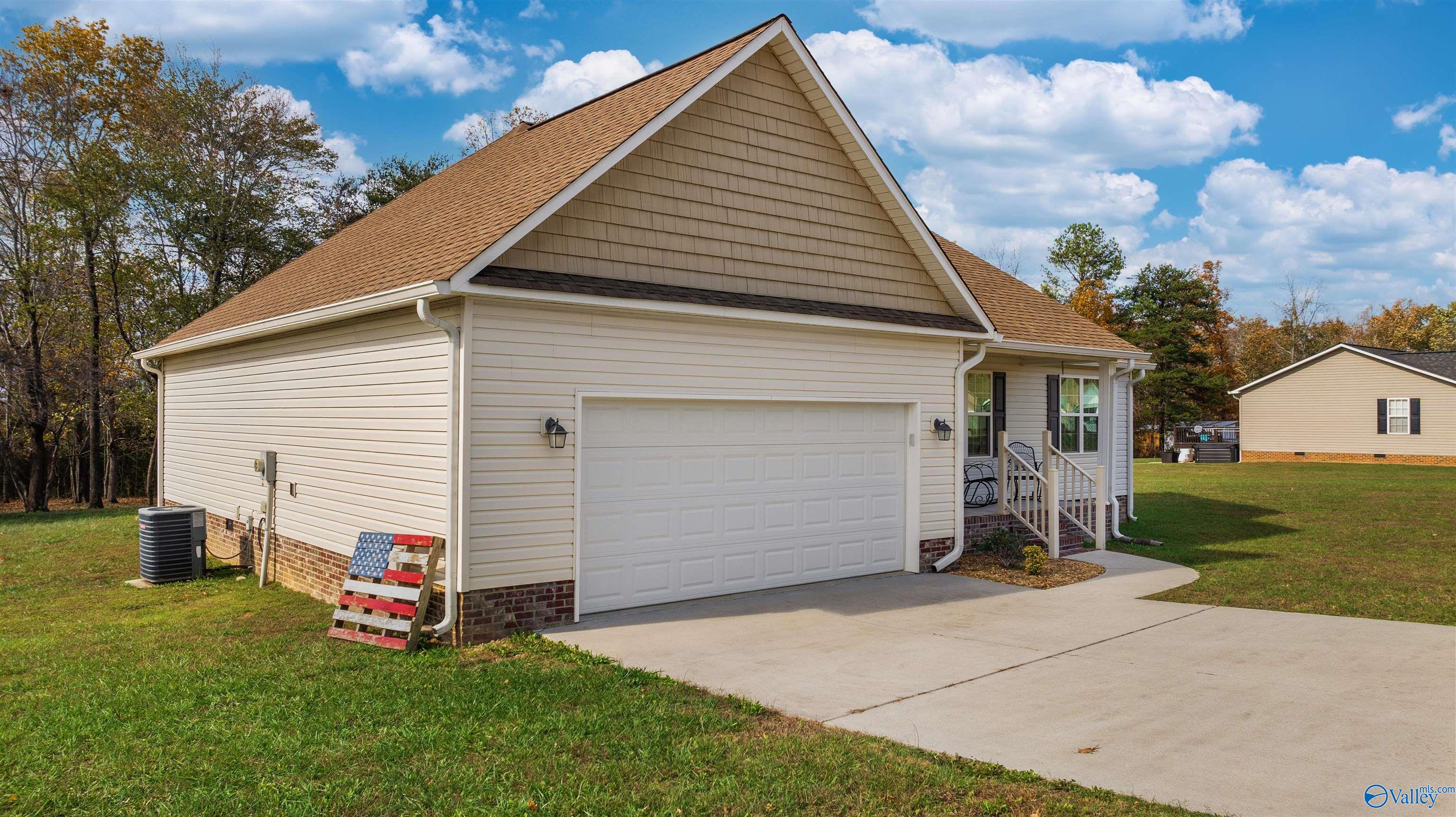 27 Michael Circle NE
