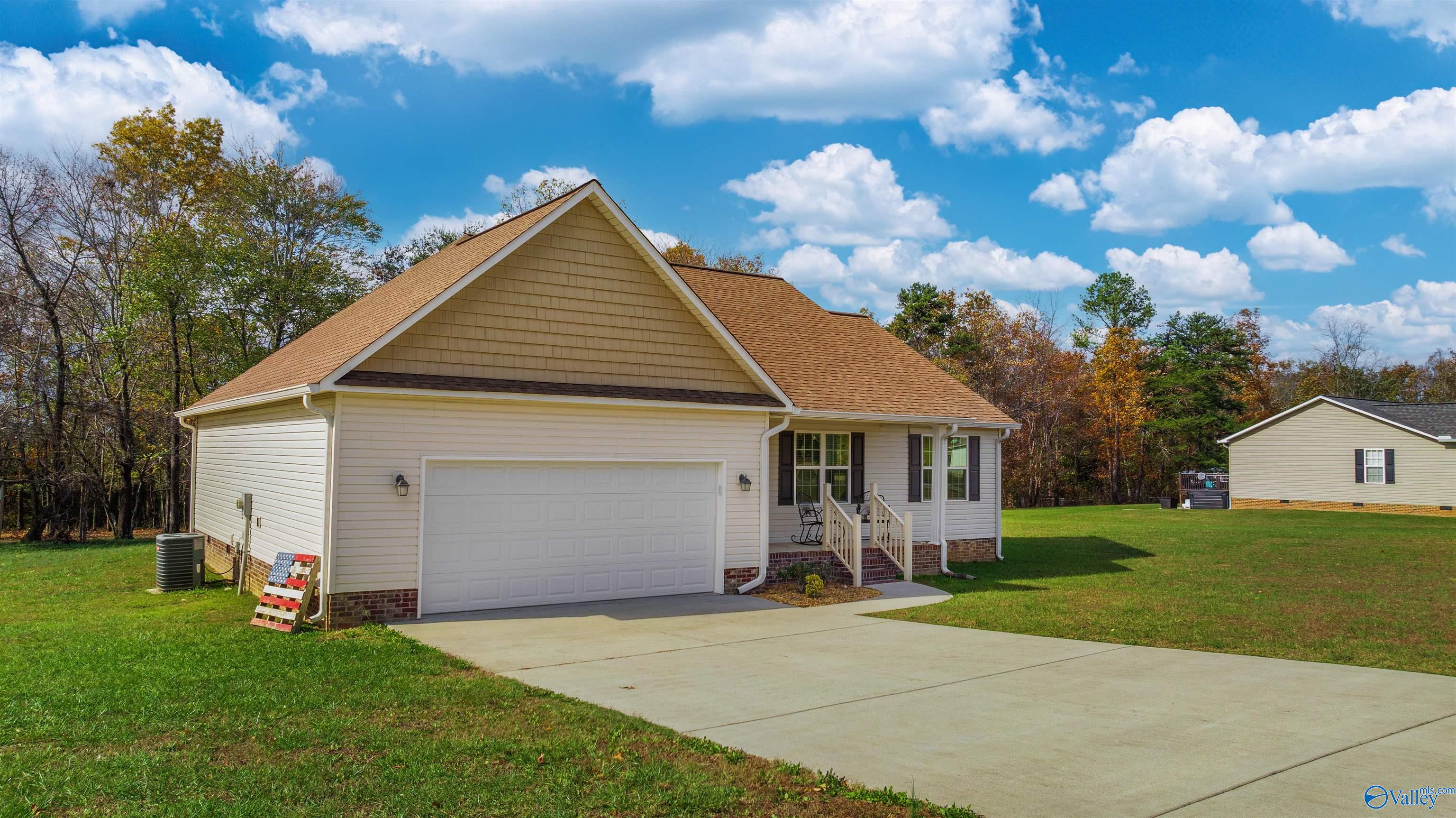 27 Michael Circle NE