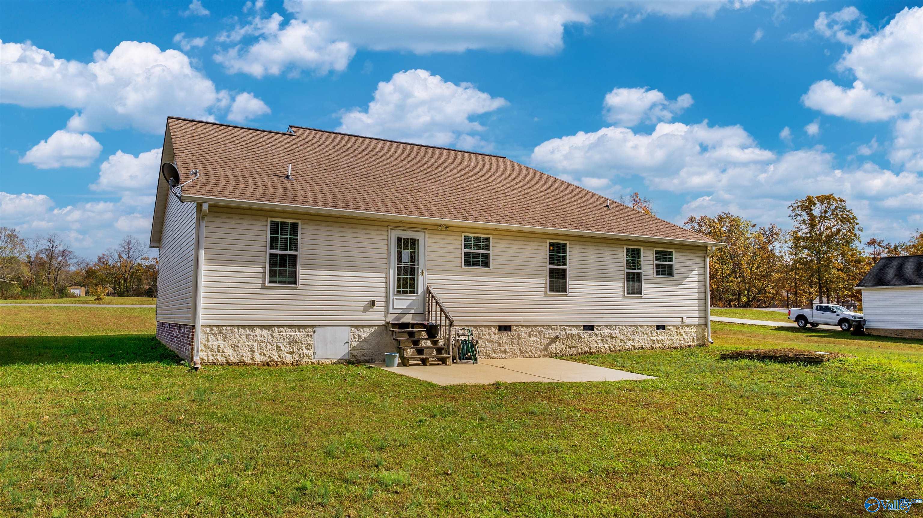 27 Michael Circle NE