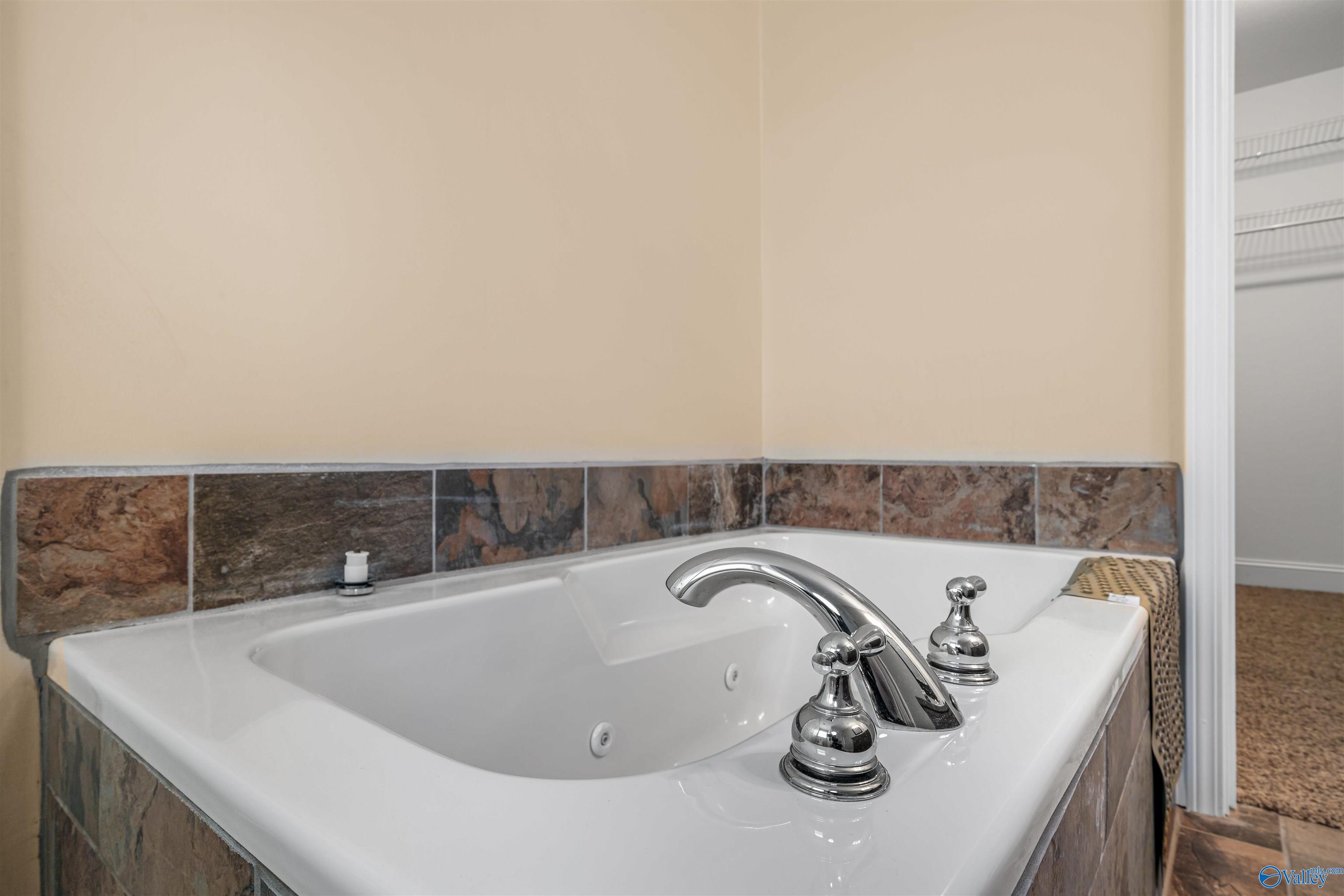 27 Michael Circle NE