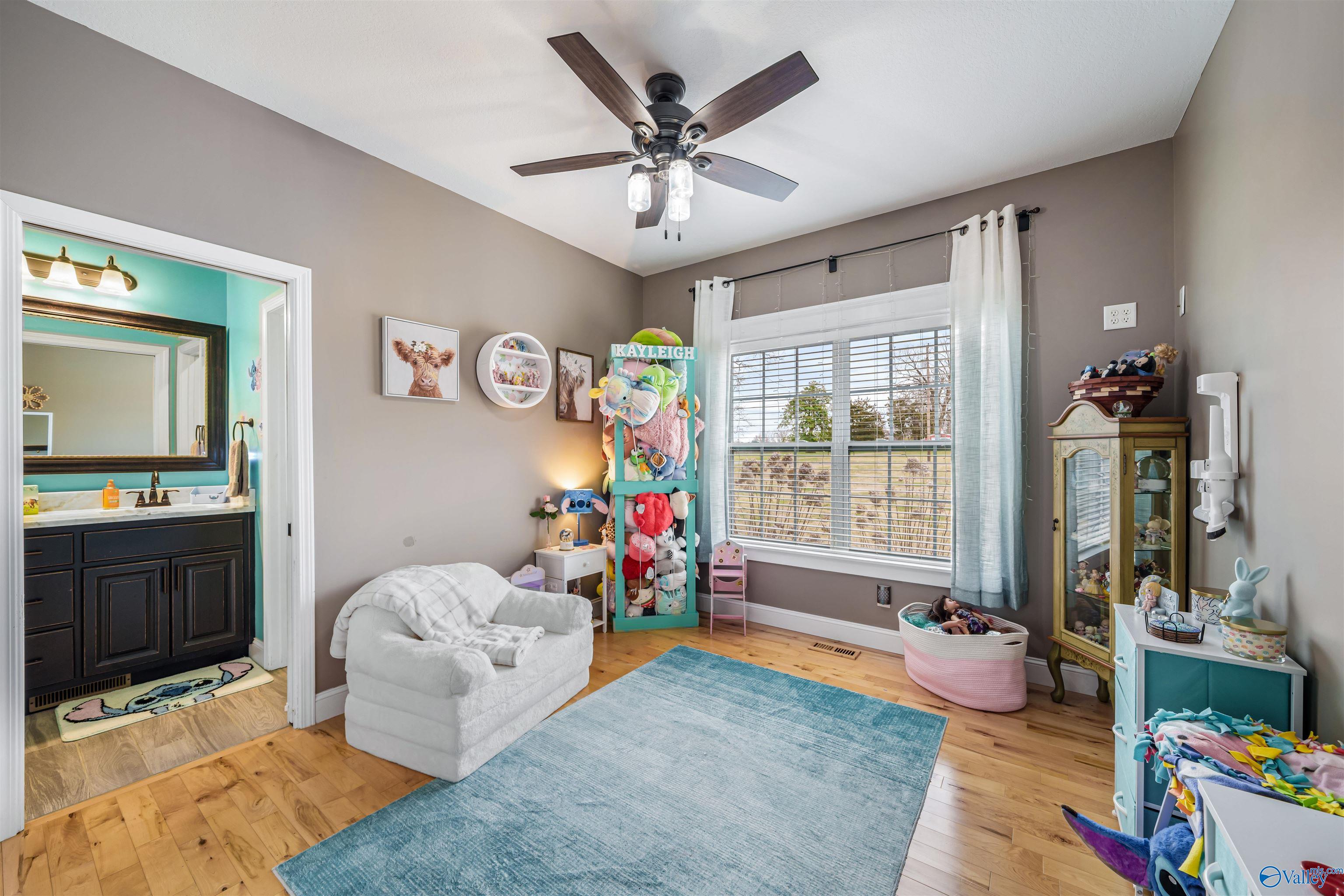 508 Kelly Road E