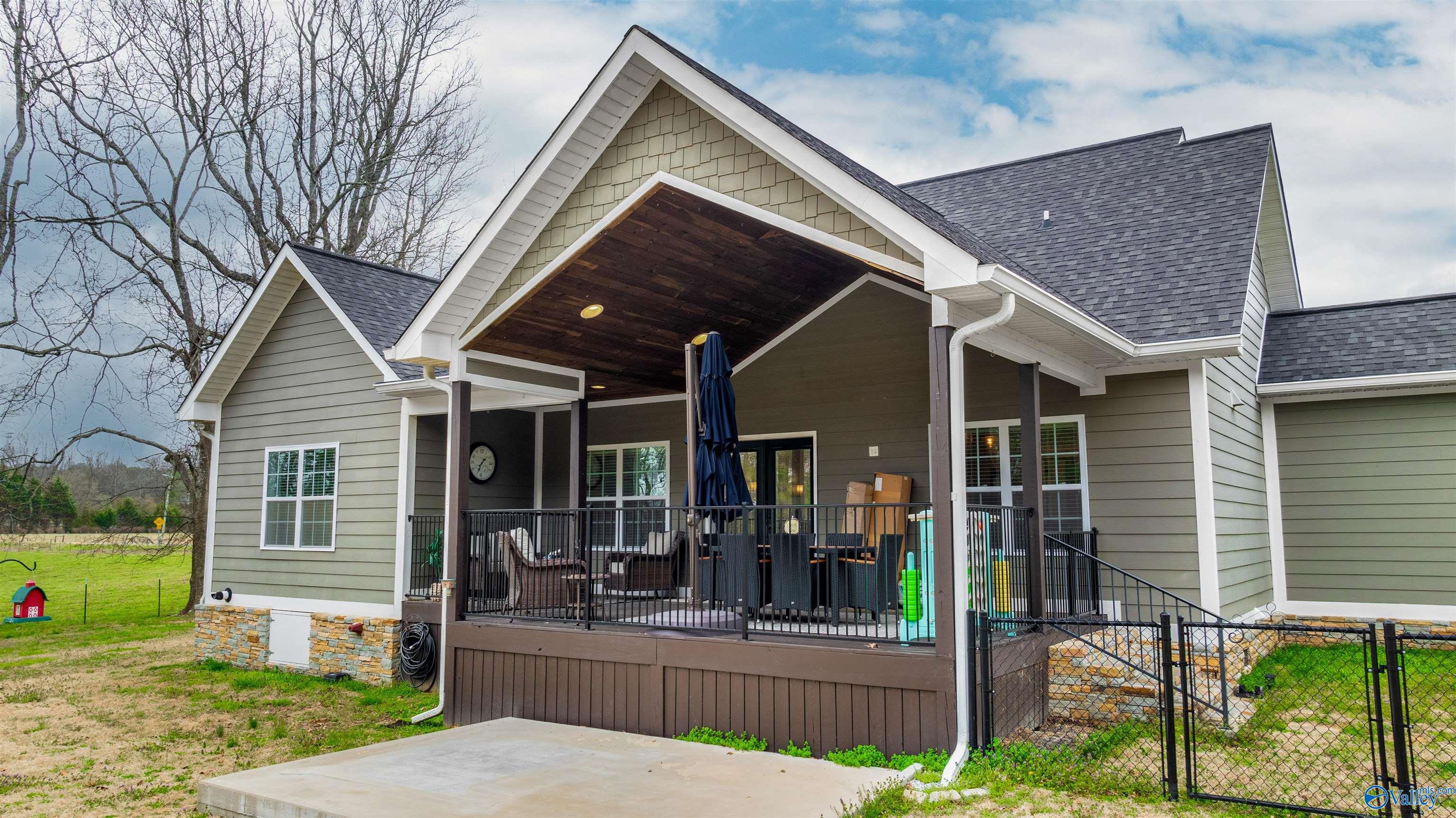508 Kelly Road E