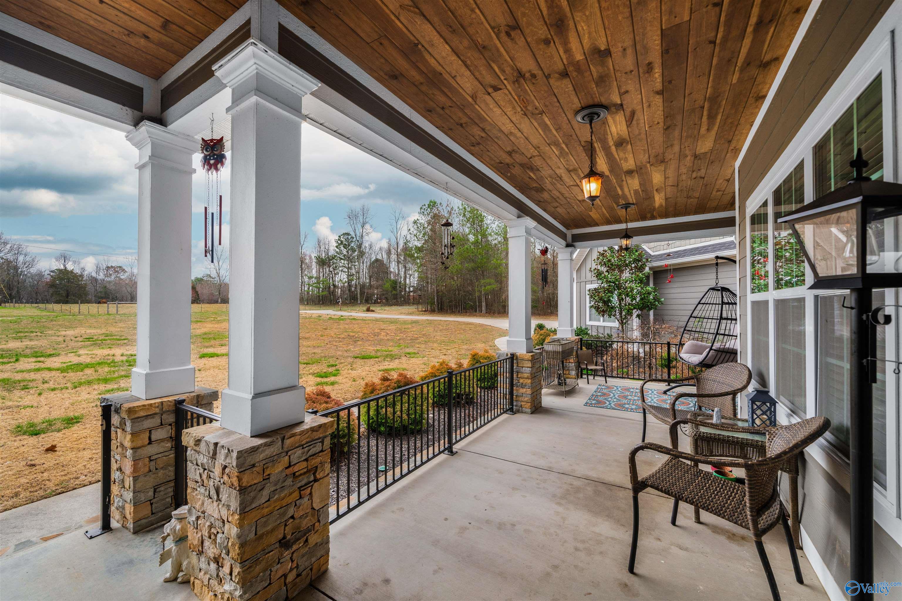 508 Kelly Road E