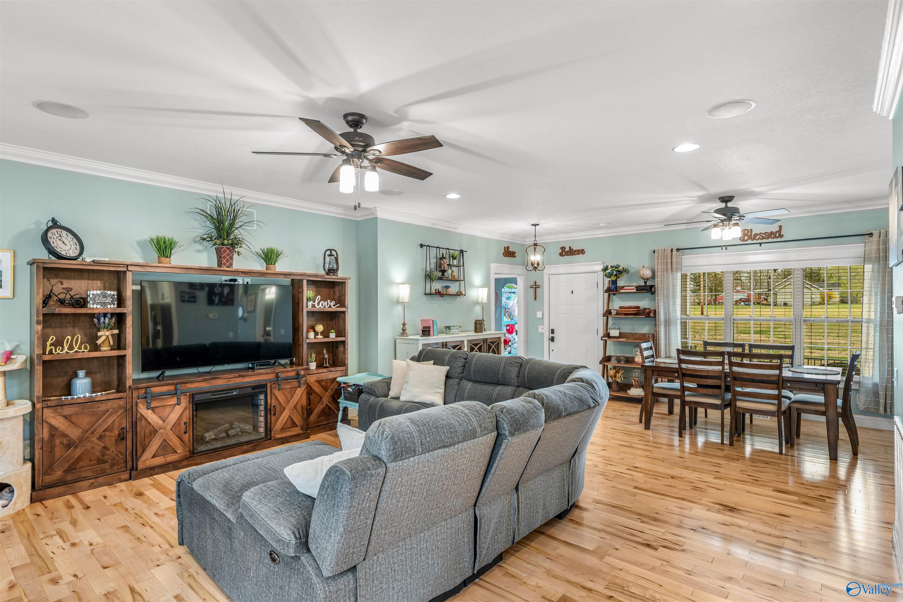 508 Kelly Road E