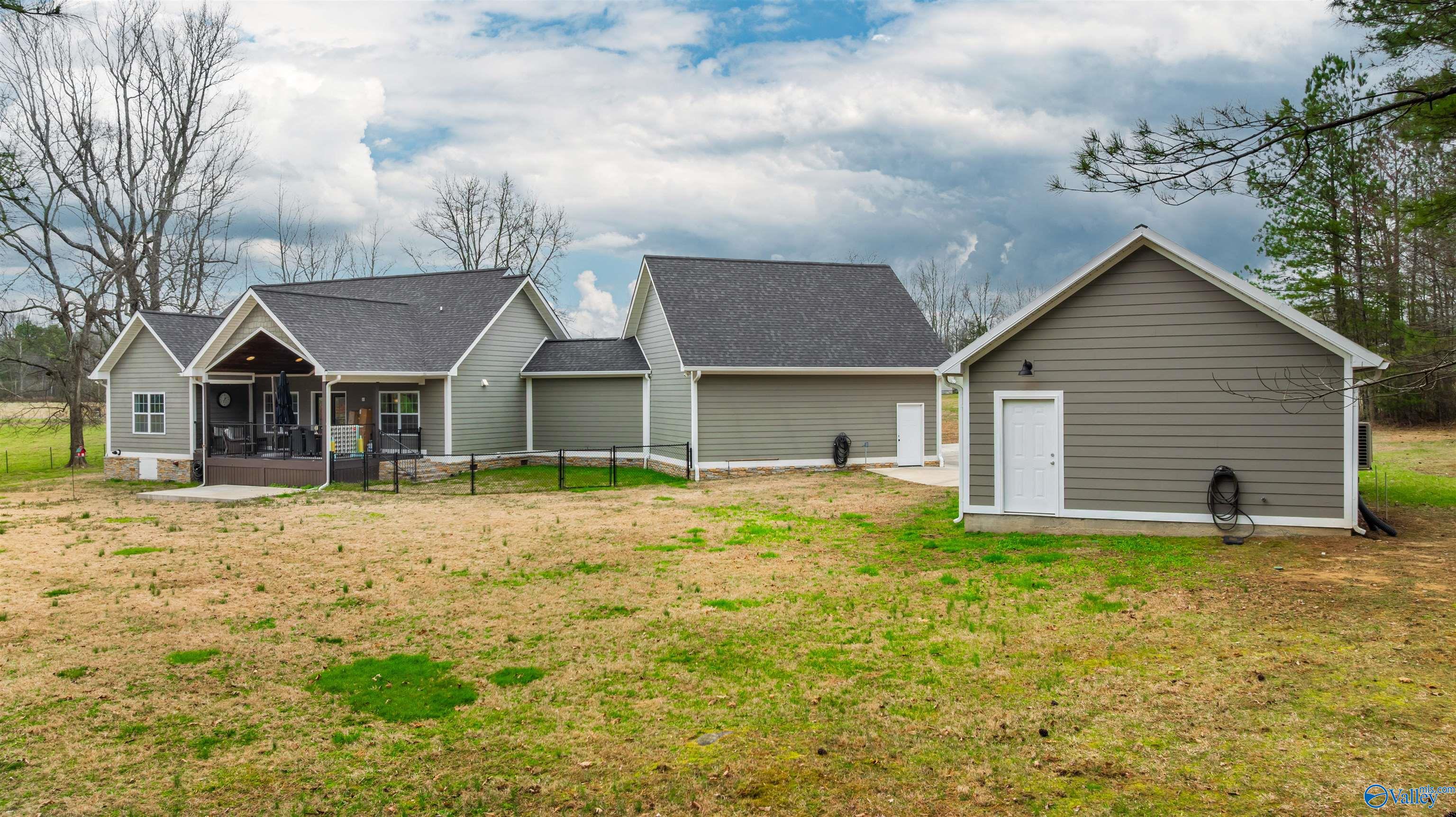 508 Kelly Road E