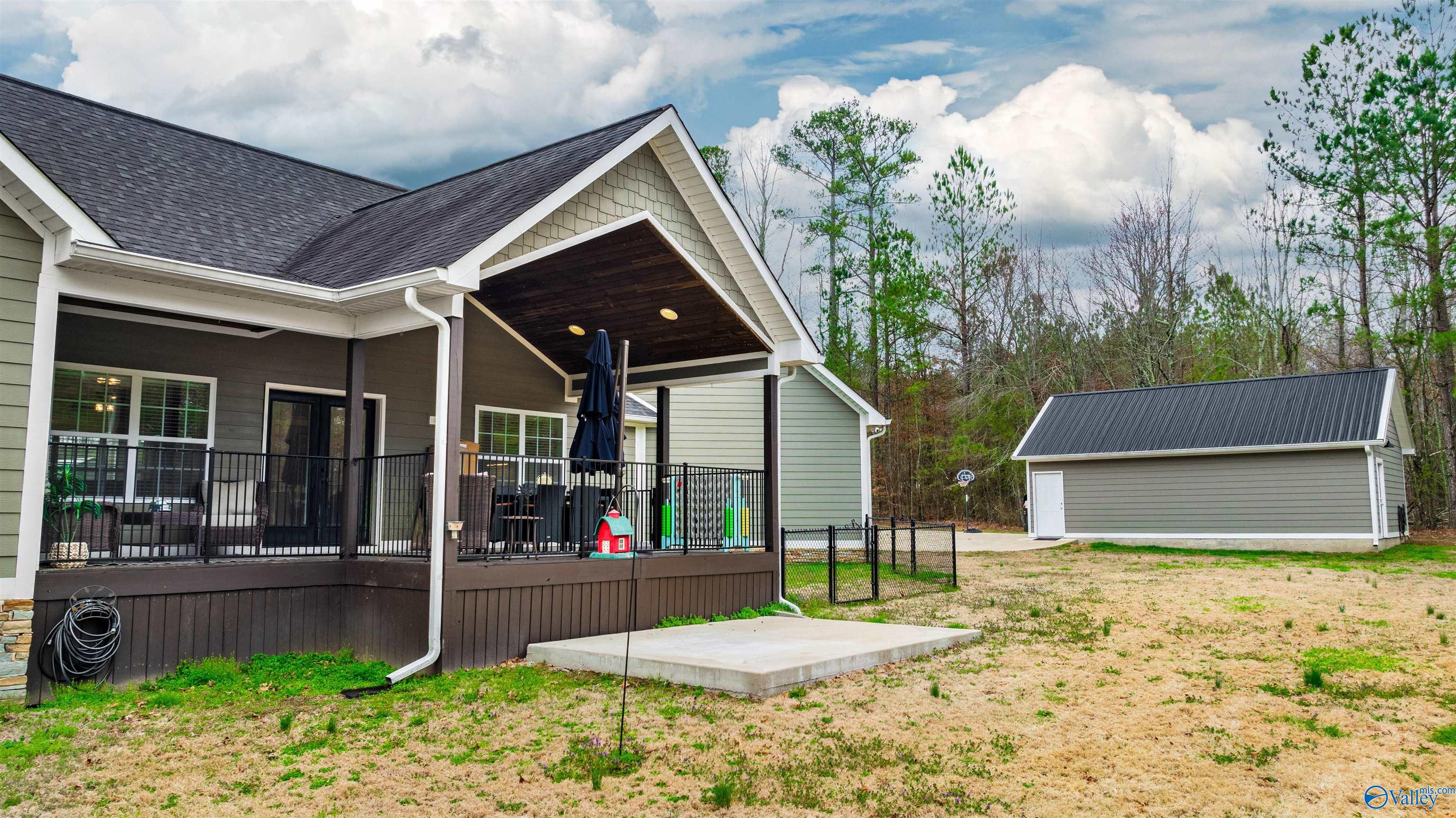 508 Kelly Road E