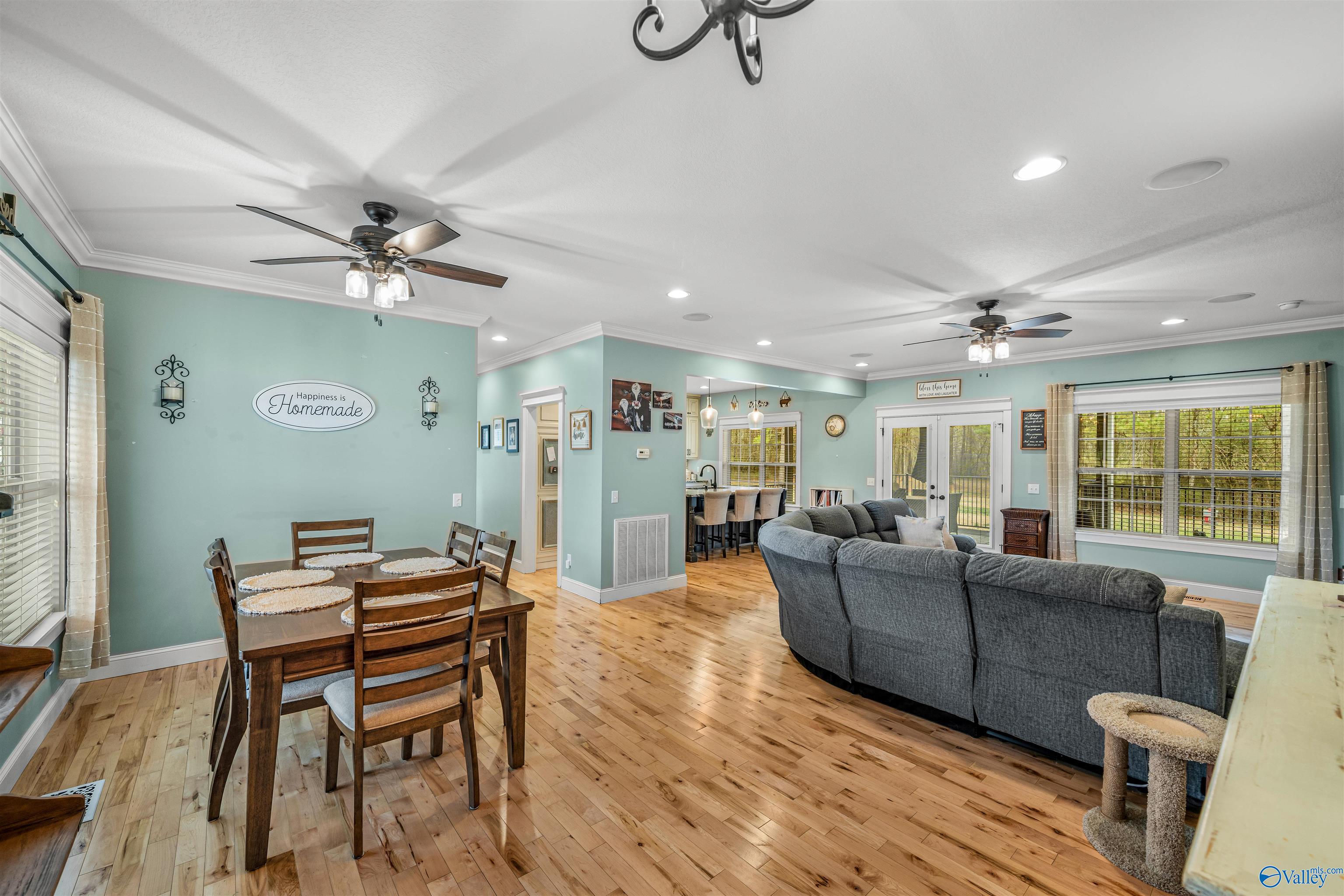 508 Kelly Road E
