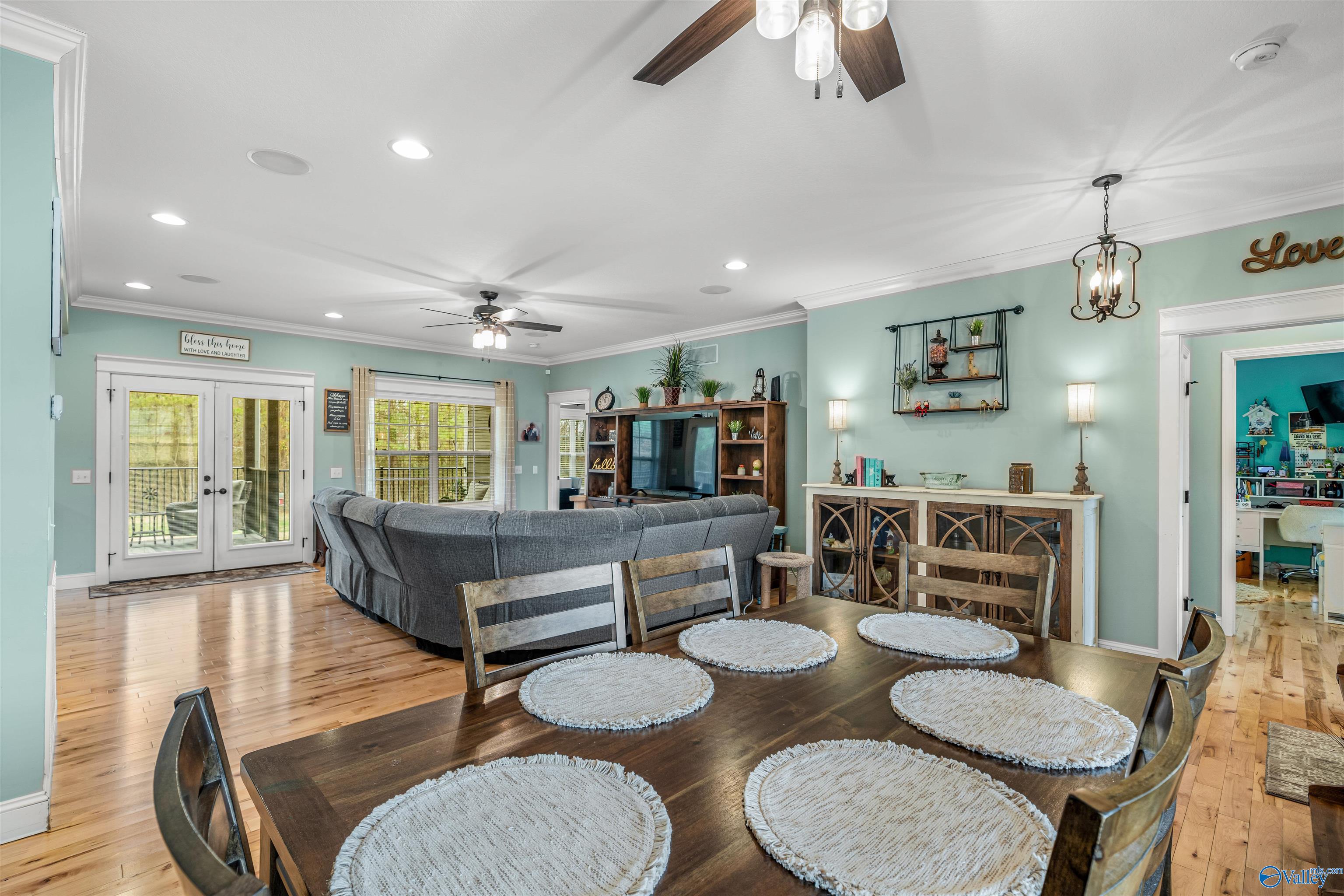 508 Kelly Road E