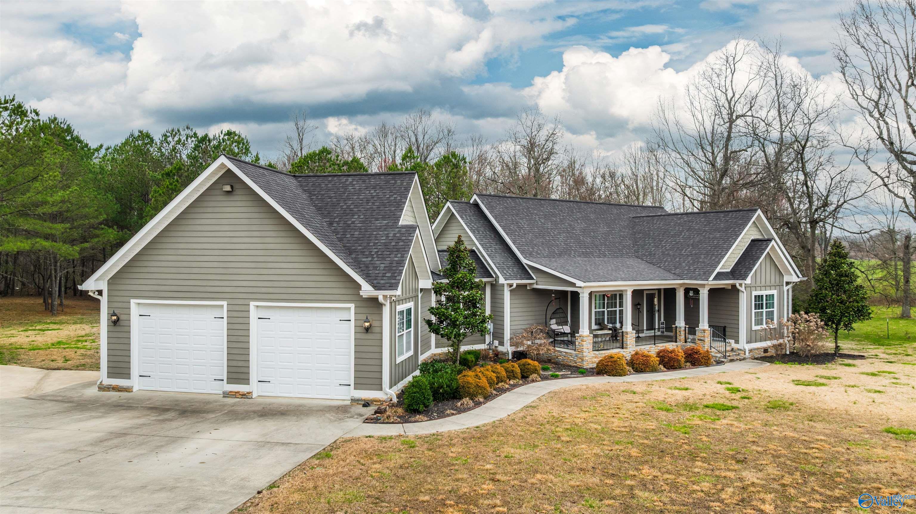 508 Kelly Road E