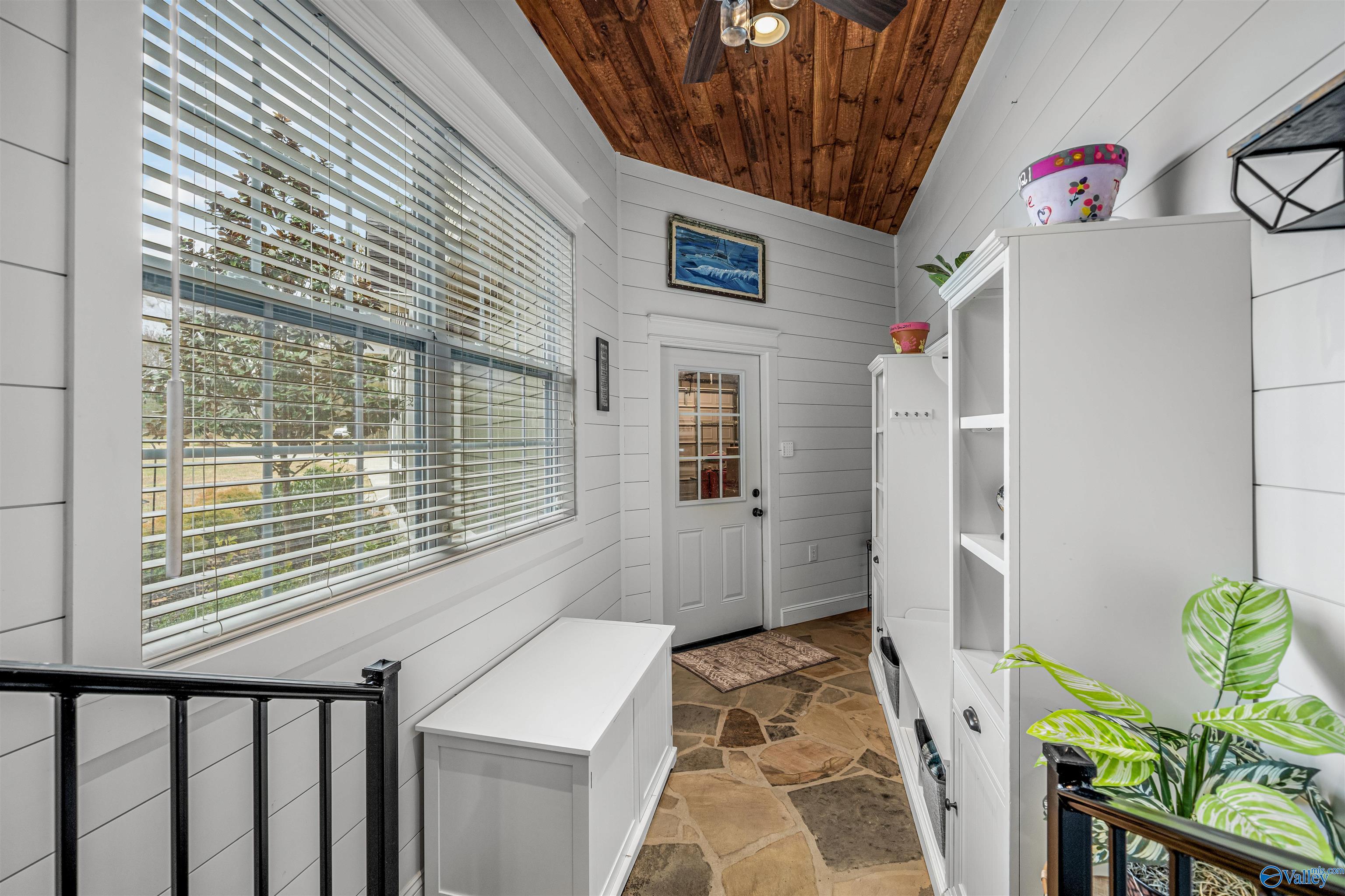 508 Kelly Road E