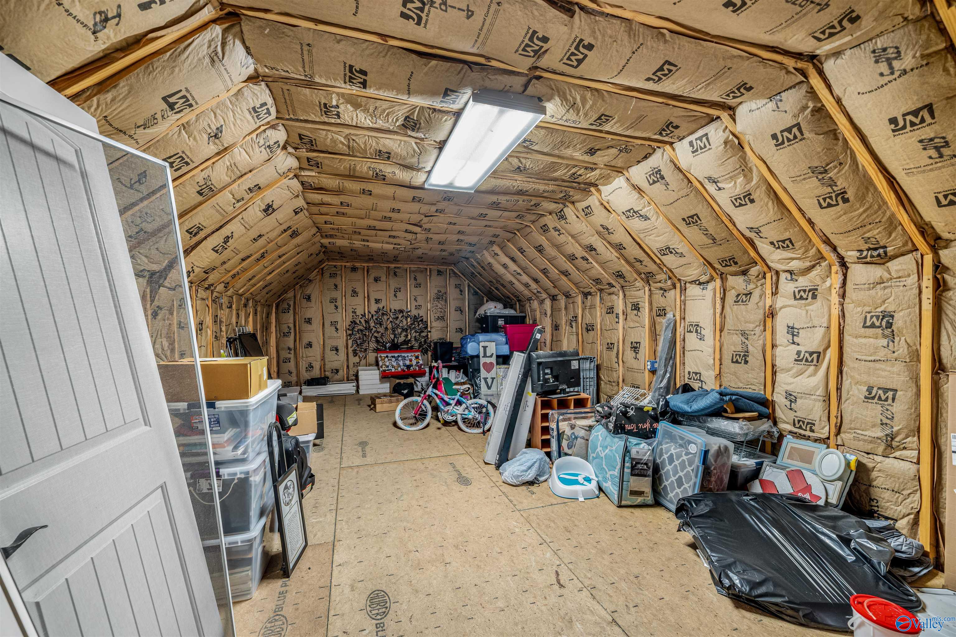 508 Kelly Road E
