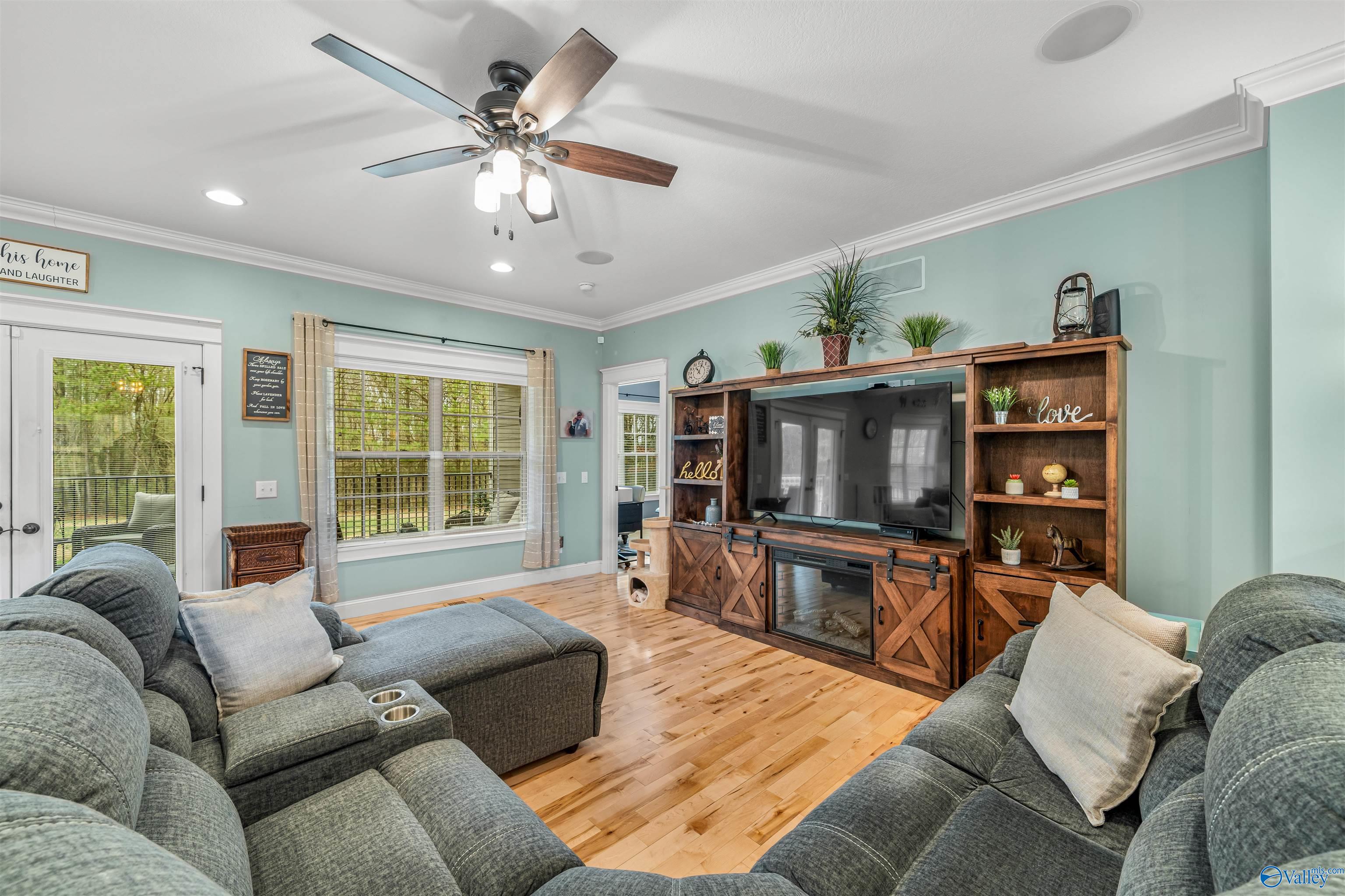 508 Kelly Road E