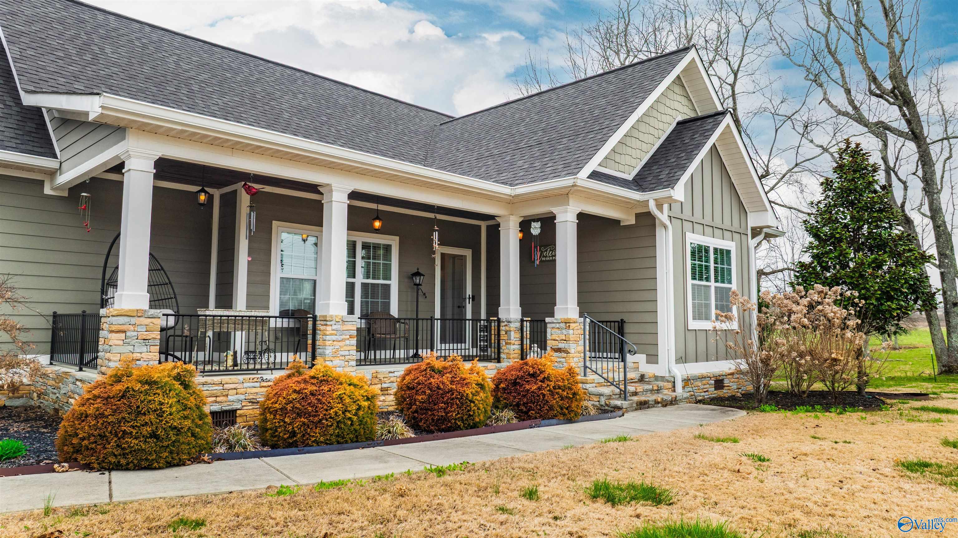508 Kelly Road E