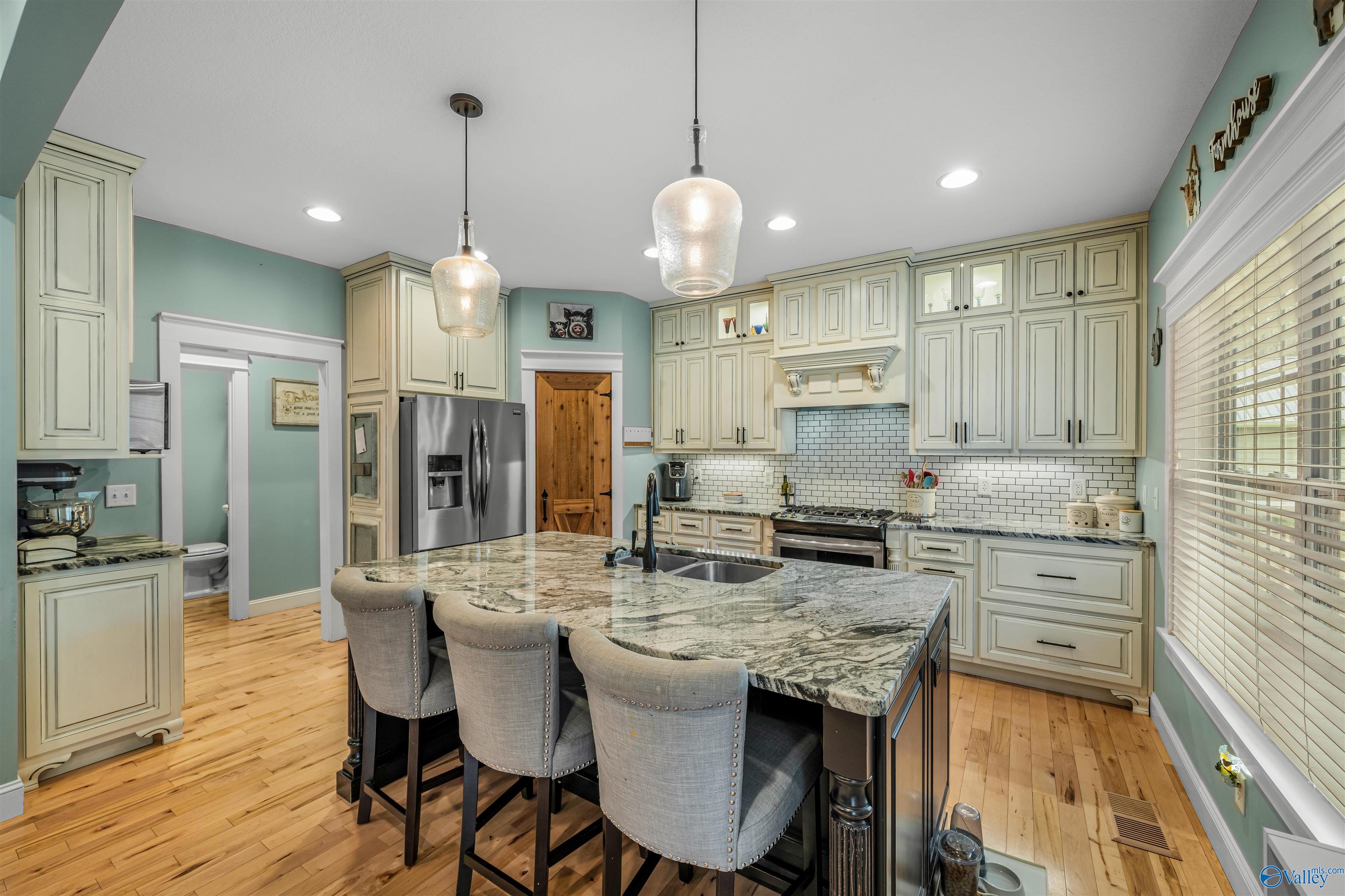 508 Kelly Road E
