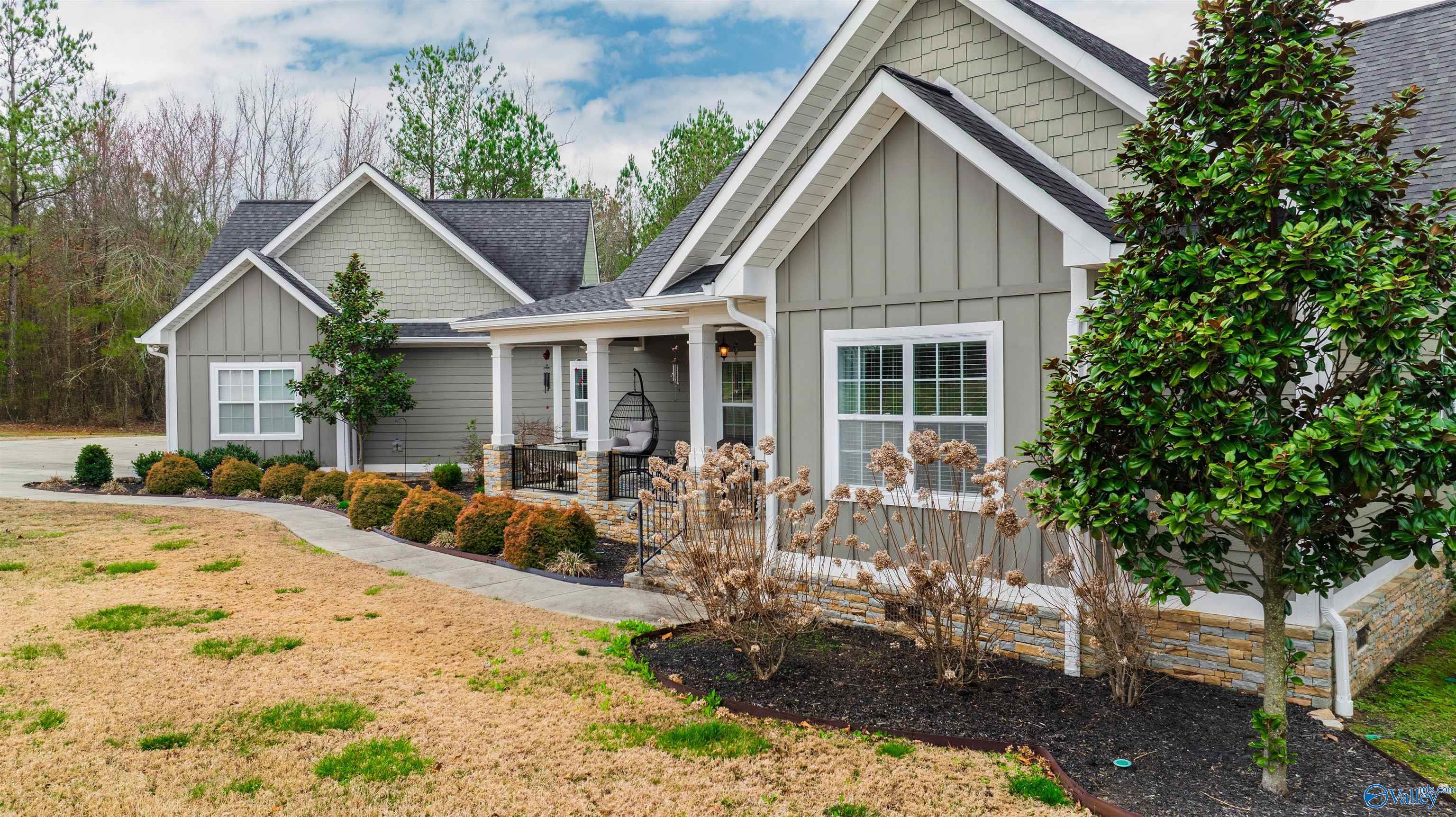 508 Kelly Road E
