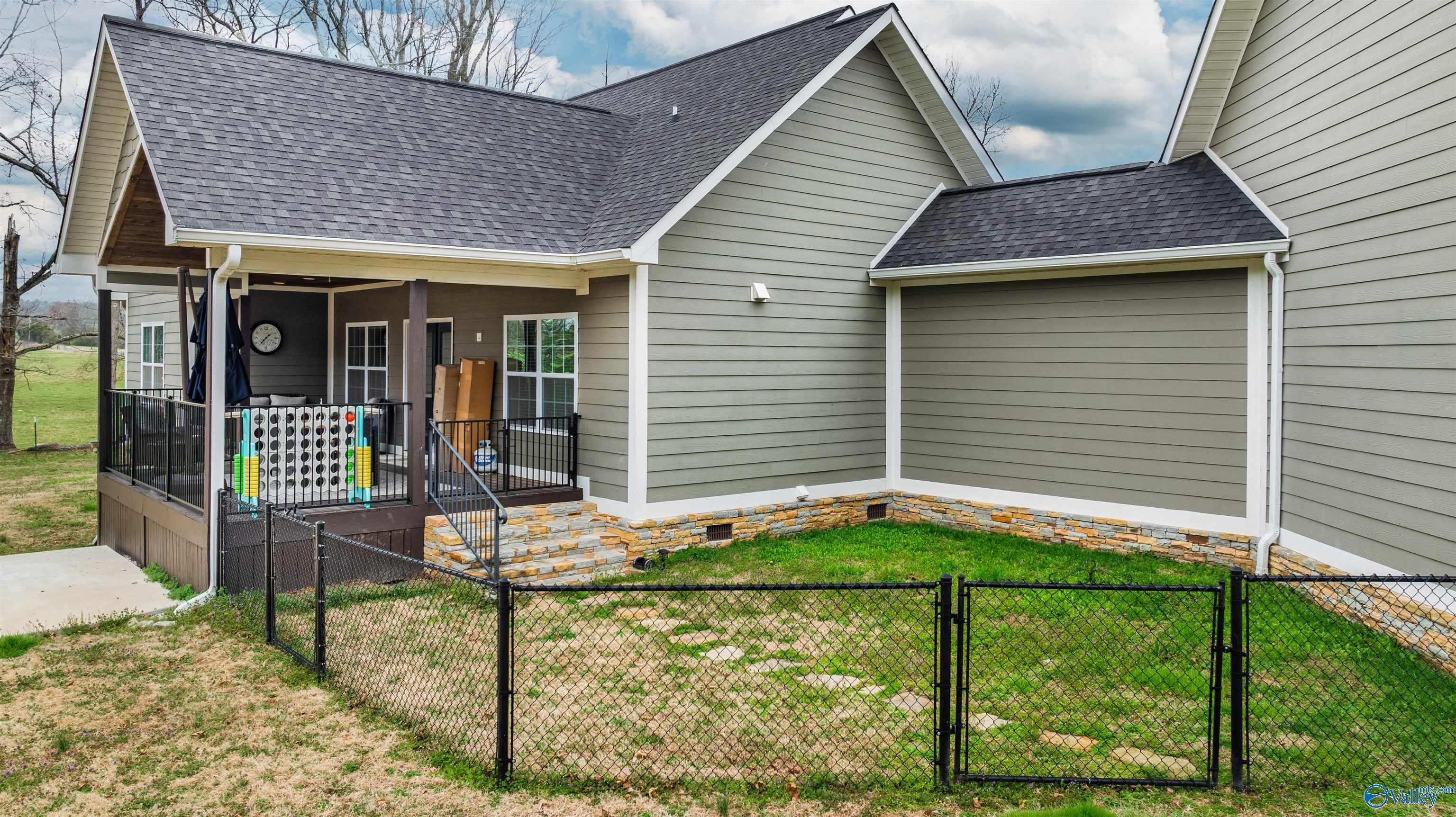 508 Kelly Road E