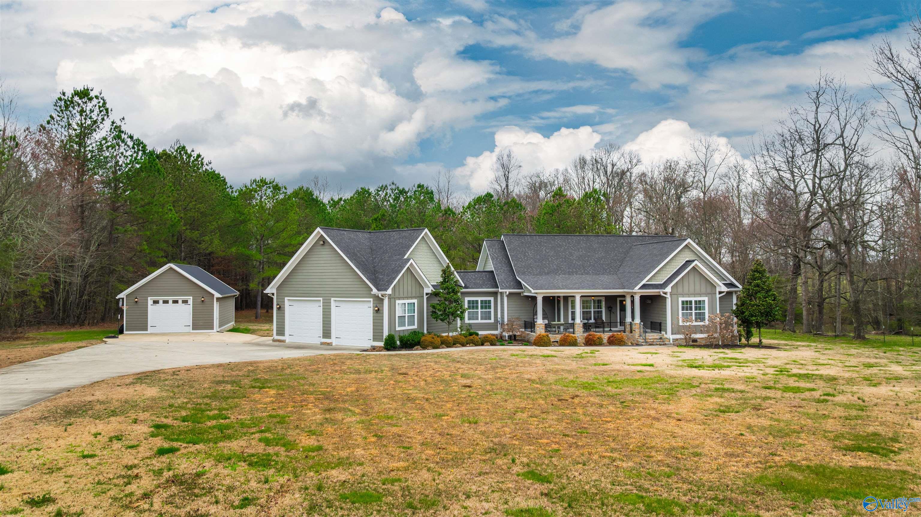 508 Kelly Road E