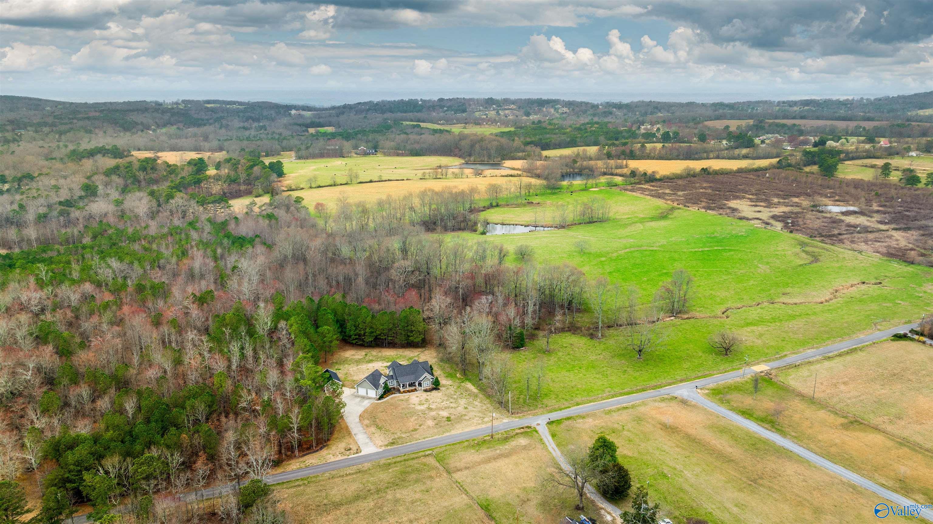 508 Kelly Road E